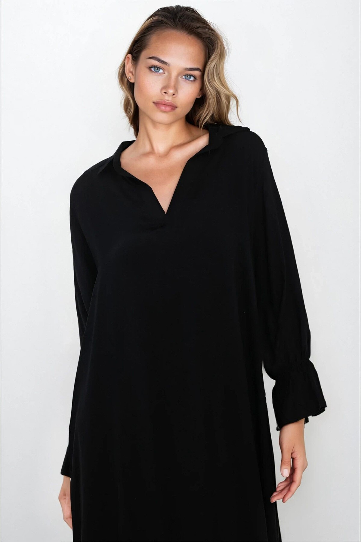 Siyah V Yaka Yırtmaçlı Büyük Beden Viskon Elbise