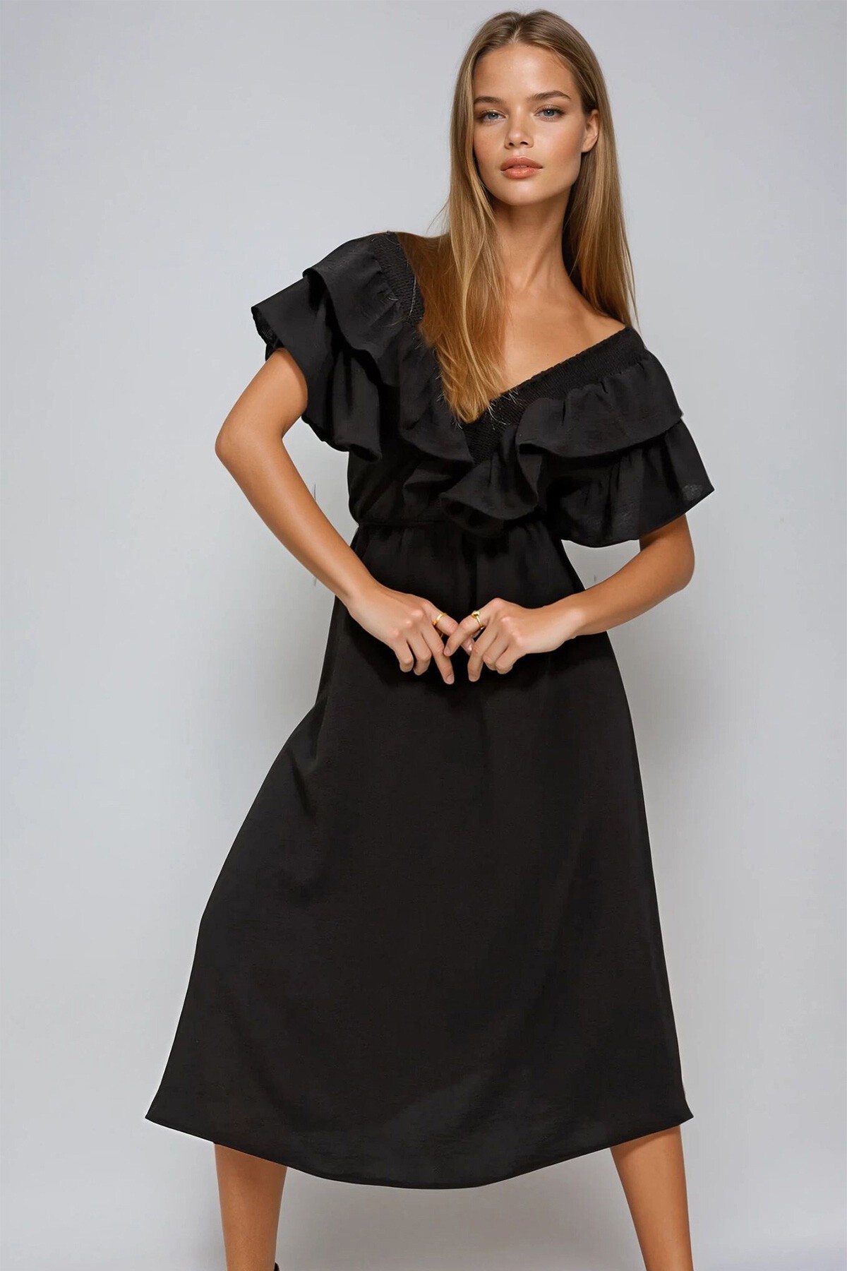 Siyah Yakası Gipeli Ve Volanlı Beli Midiboy Dokuma Elbise