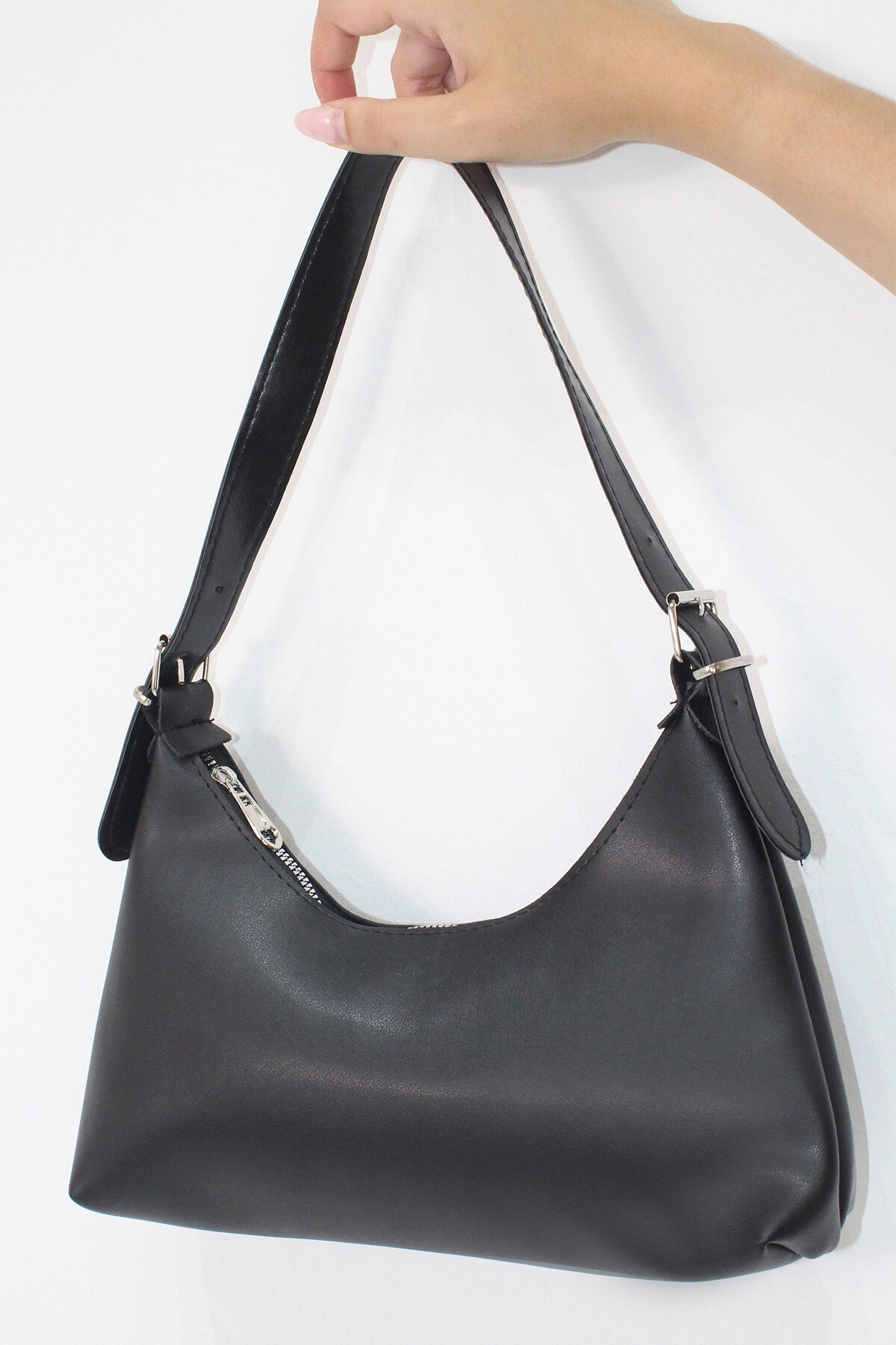Siyah Yarımay Omuz Çantası