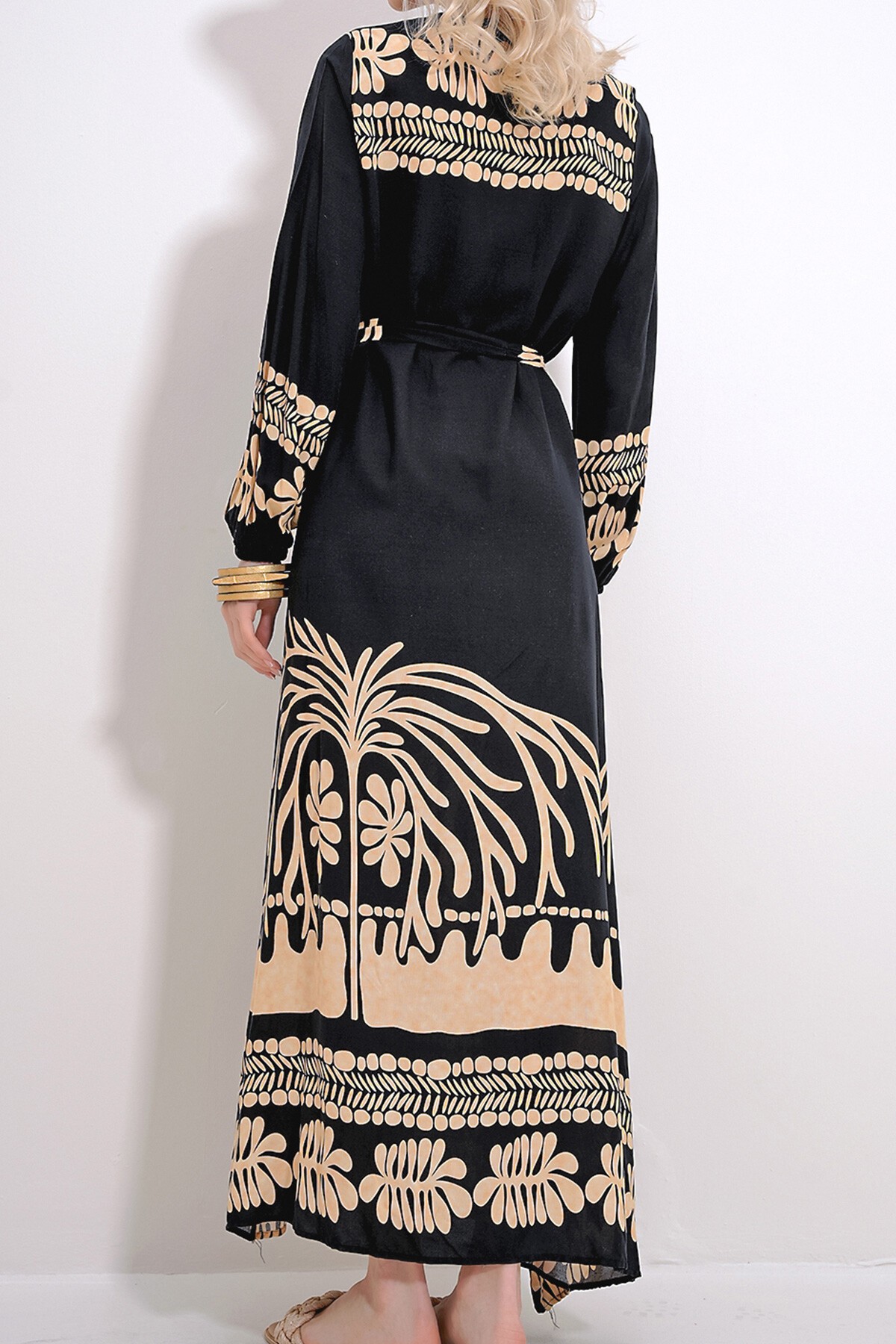 Siyah Yırtmaç Yakalı Beli Kuşaklı Desenli Dokuma Viskon Elbise