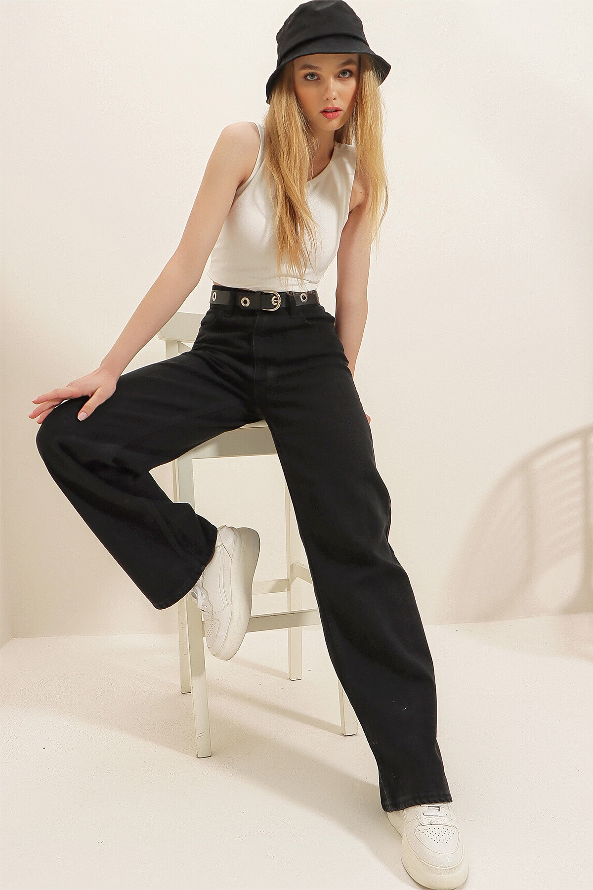 Siyah Yüksek Bel Bol Kesim Denim Pantolon