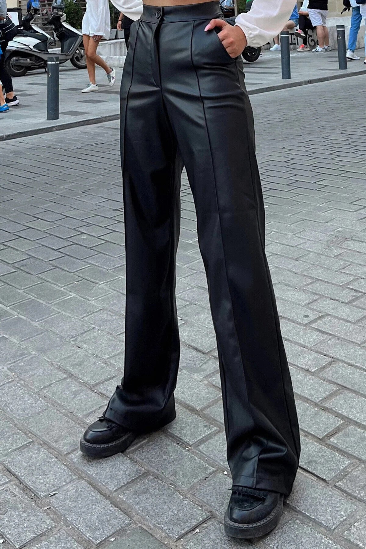 Siyah Yüksek Bel Nervür Dikişli İçi Süet Deri Palazzo Pantolon