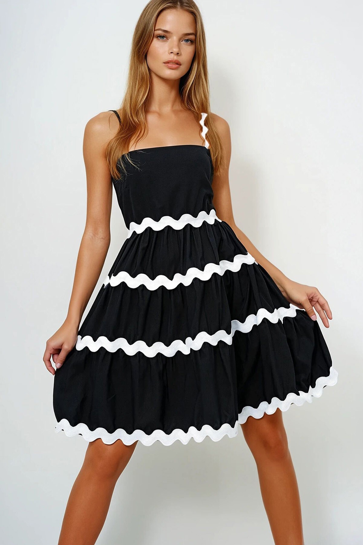 Siyah Zigzag Şerit Detaylı Gizli Fermuarlı Poplin Balon Elbise