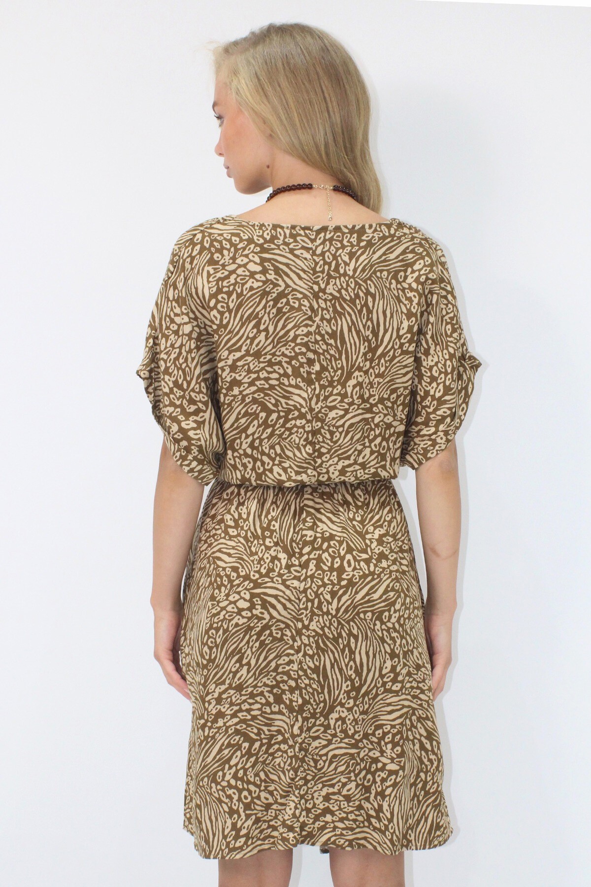 Sütlü Kahve V Yaka Çift Cepli Desenli Beli Gipeli Dokuma Viskon Elbise