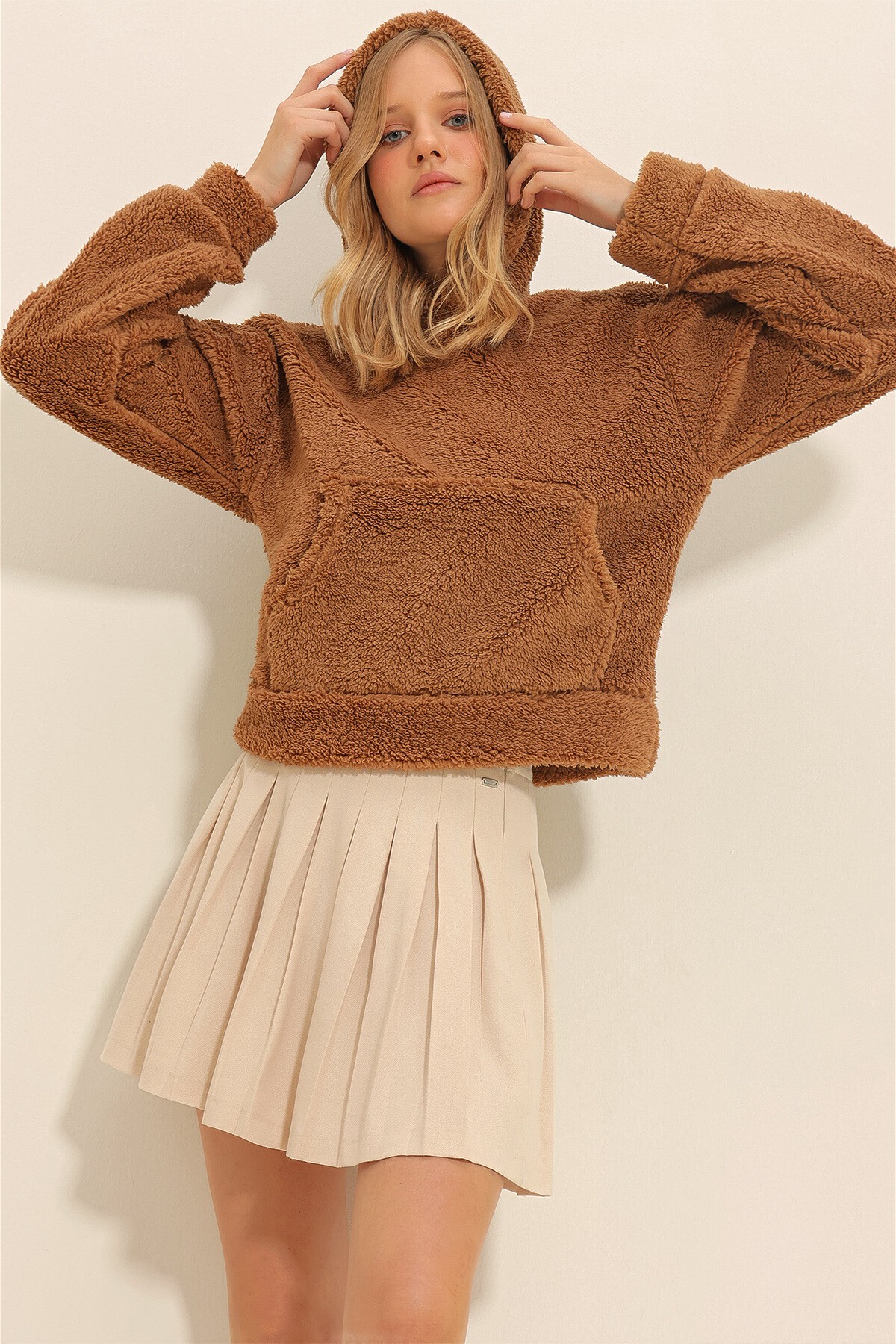 Tarçın Kapüşonlu Kanguru Cepli Peluş Sweatshirt