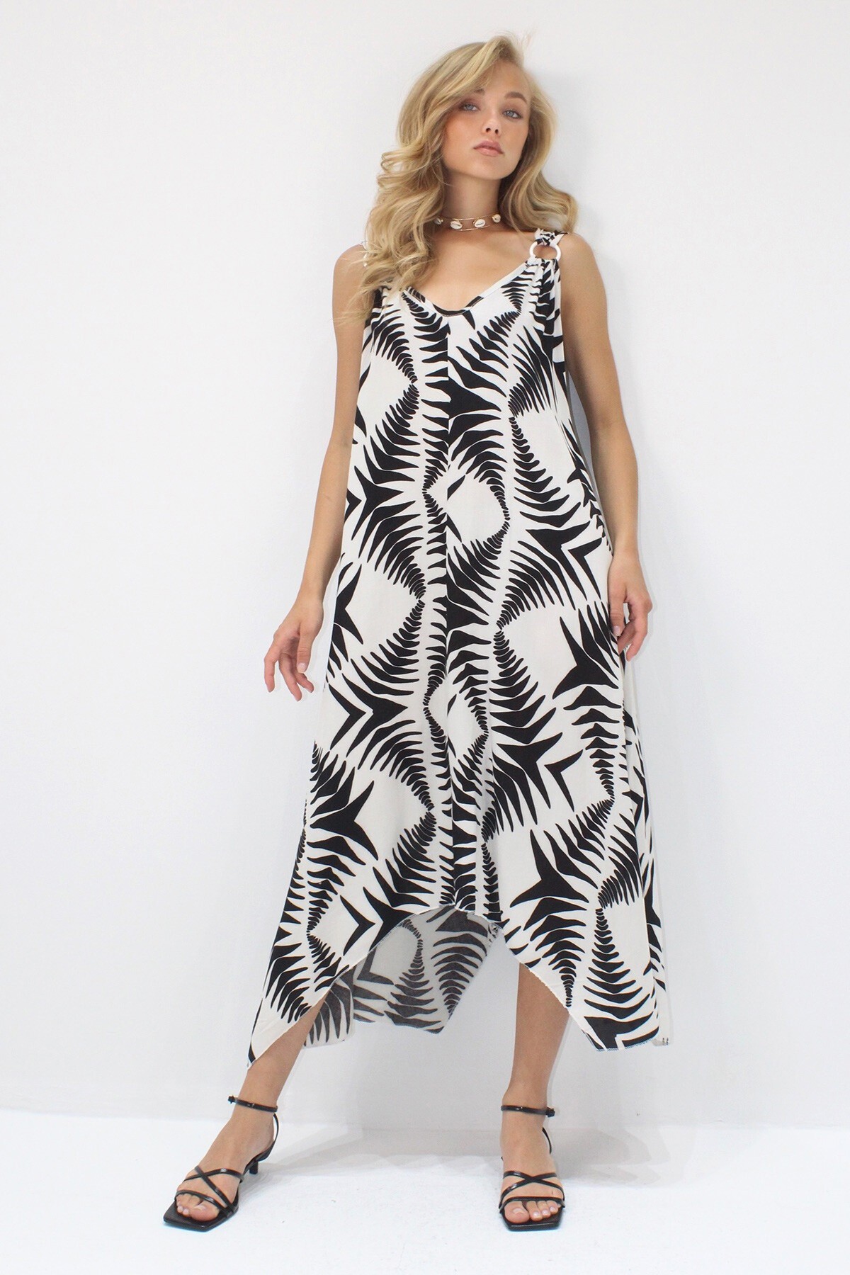 Taş Asimetrik Kesim Askılı Halka Detaylı Rahat Kalıp Dokuma Viskon Elbise