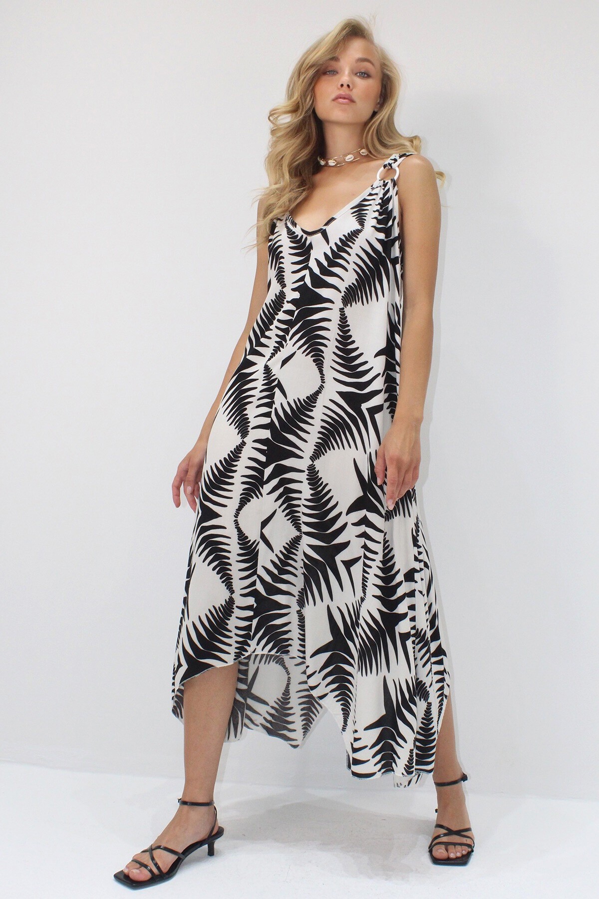 Taş Asimetrik Kesim Askılı Halka Detaylı Rahat Kalıp Dokuma Viskon Elbise