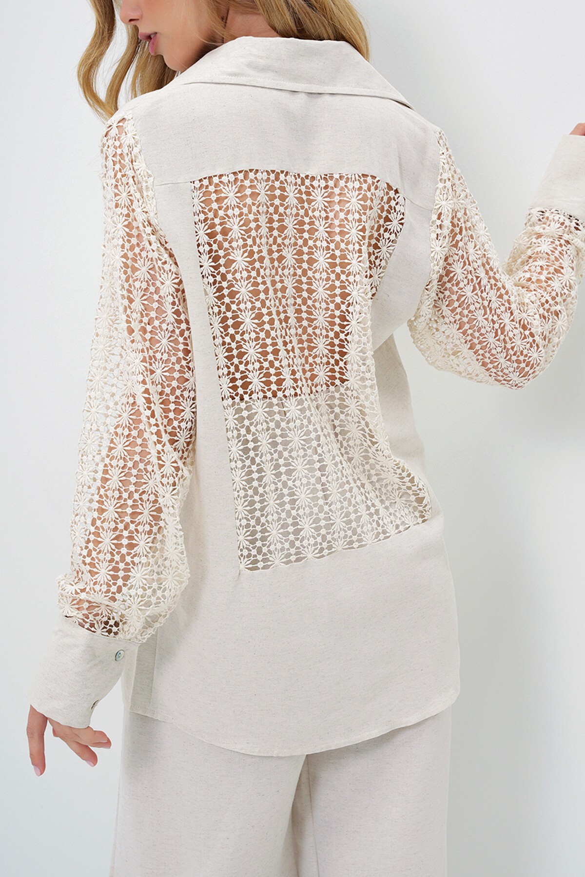 Taş Kolları Ve Sırtı Güpür Ham Keten Tasarım Gömlek