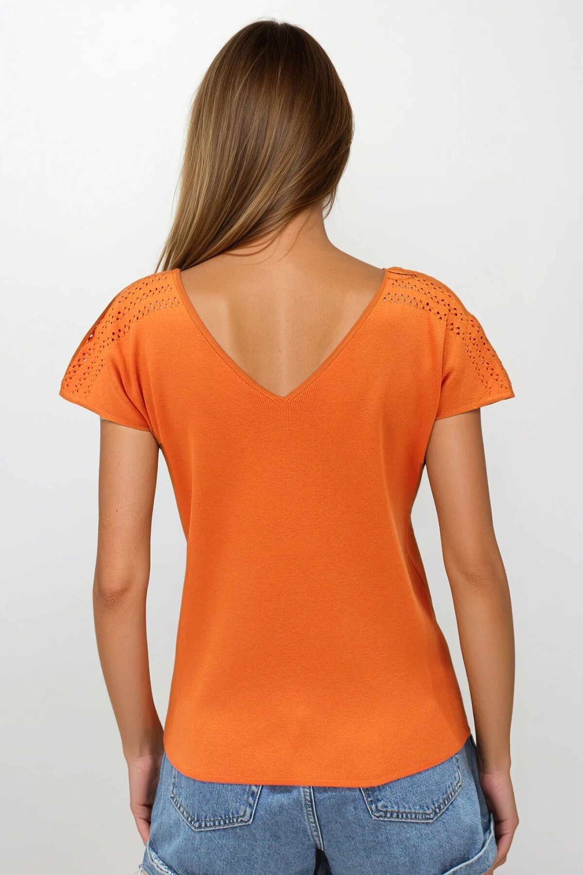 Turuncu Ajurlu Kolları Yırtmaç Detaylı Triko Bluz