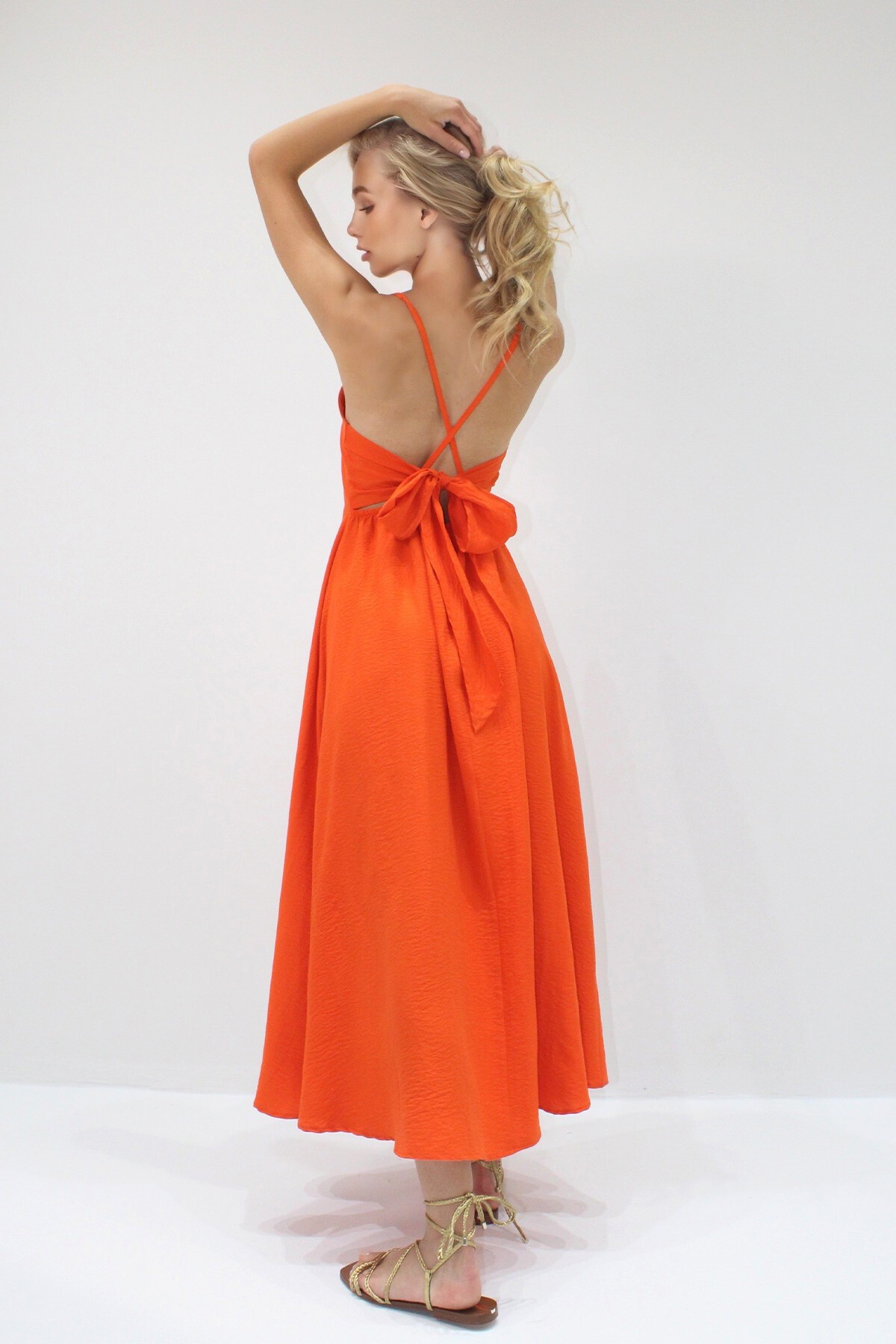 Turuncu İp Askılı Sırtı Bağlama Detaylı Maxi Boy Yazlık Elbise
