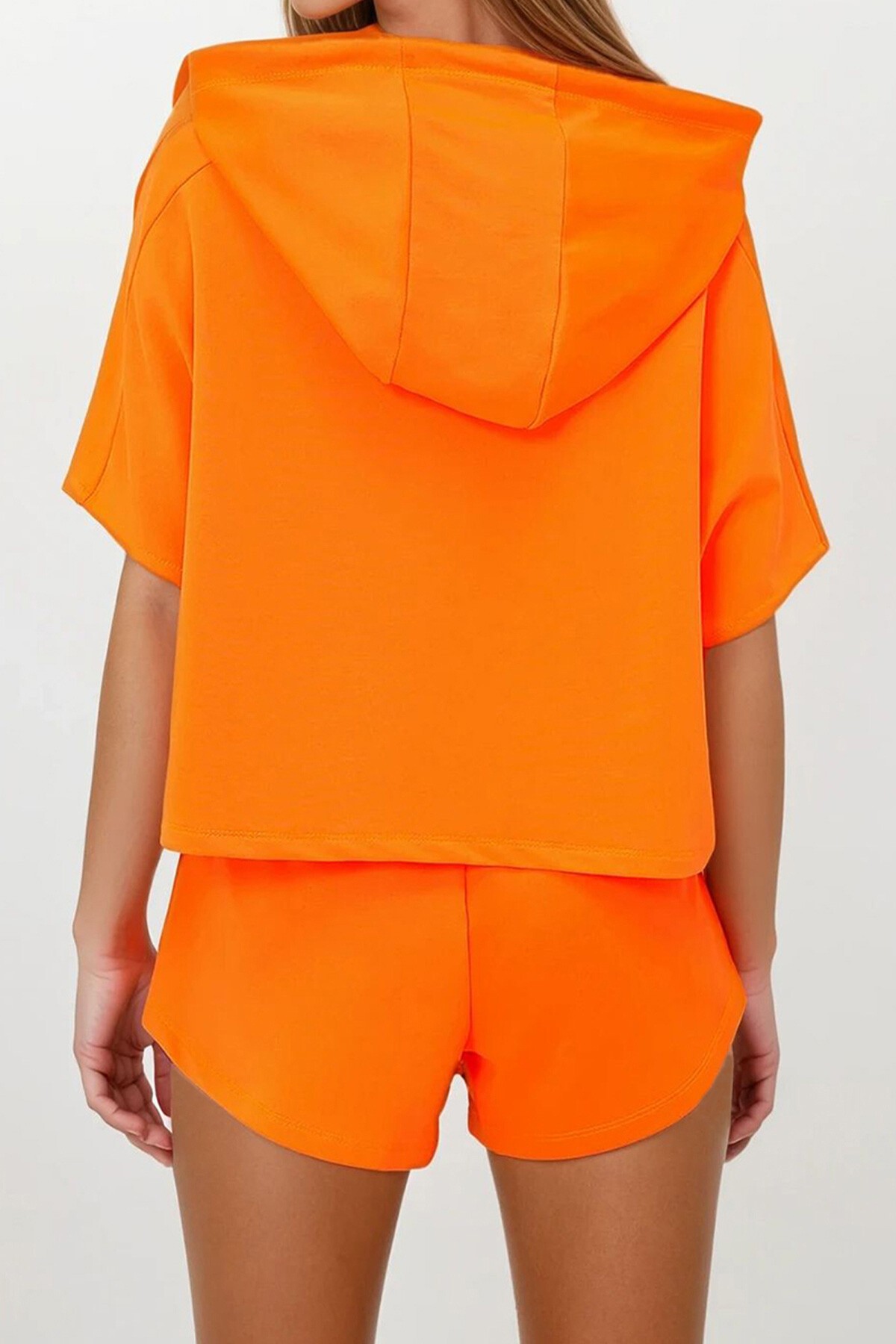 Turuncu Kapüşonlu Crop Sweatshirt Ve Şortlu Takım