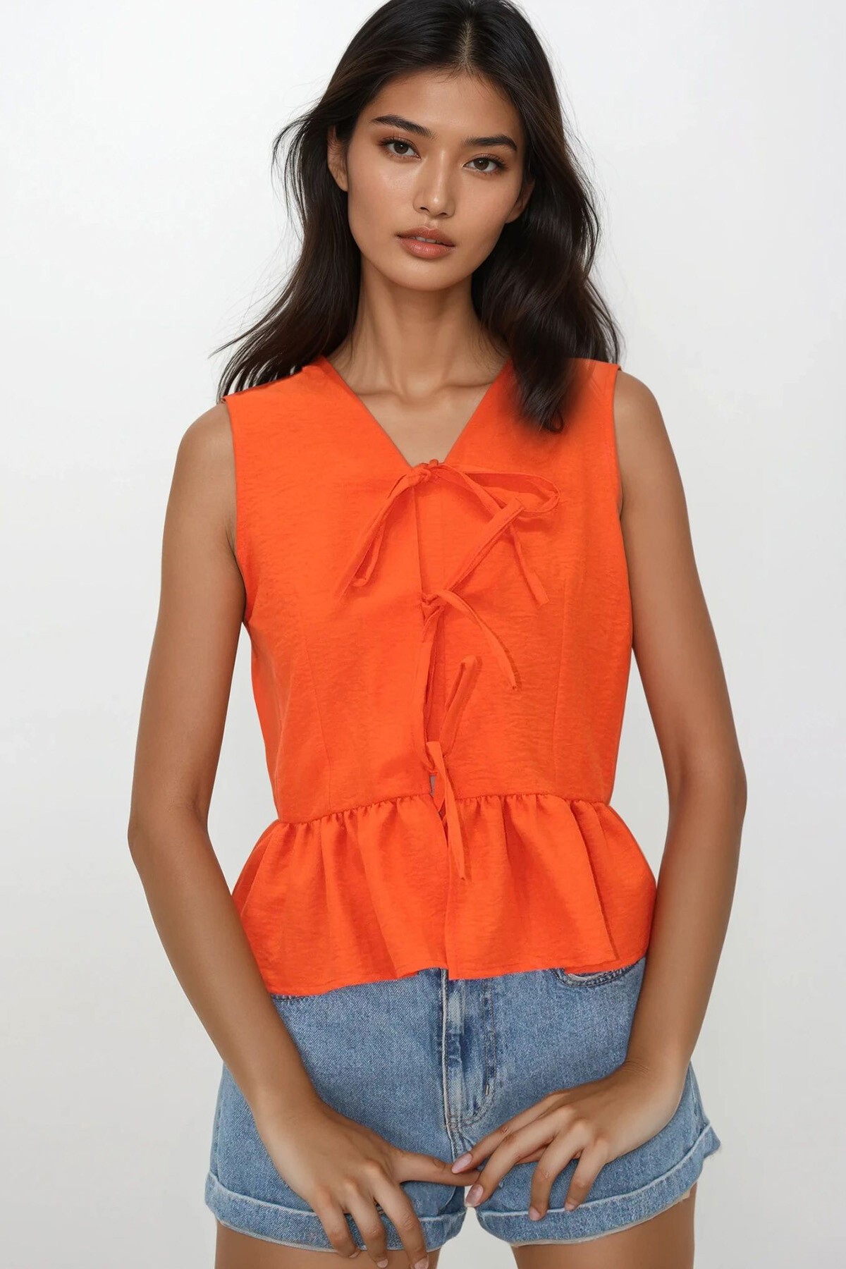 Turuncu V Yaka Fiyonk Detaylı Eteği Volanlı Aerobin Bluz