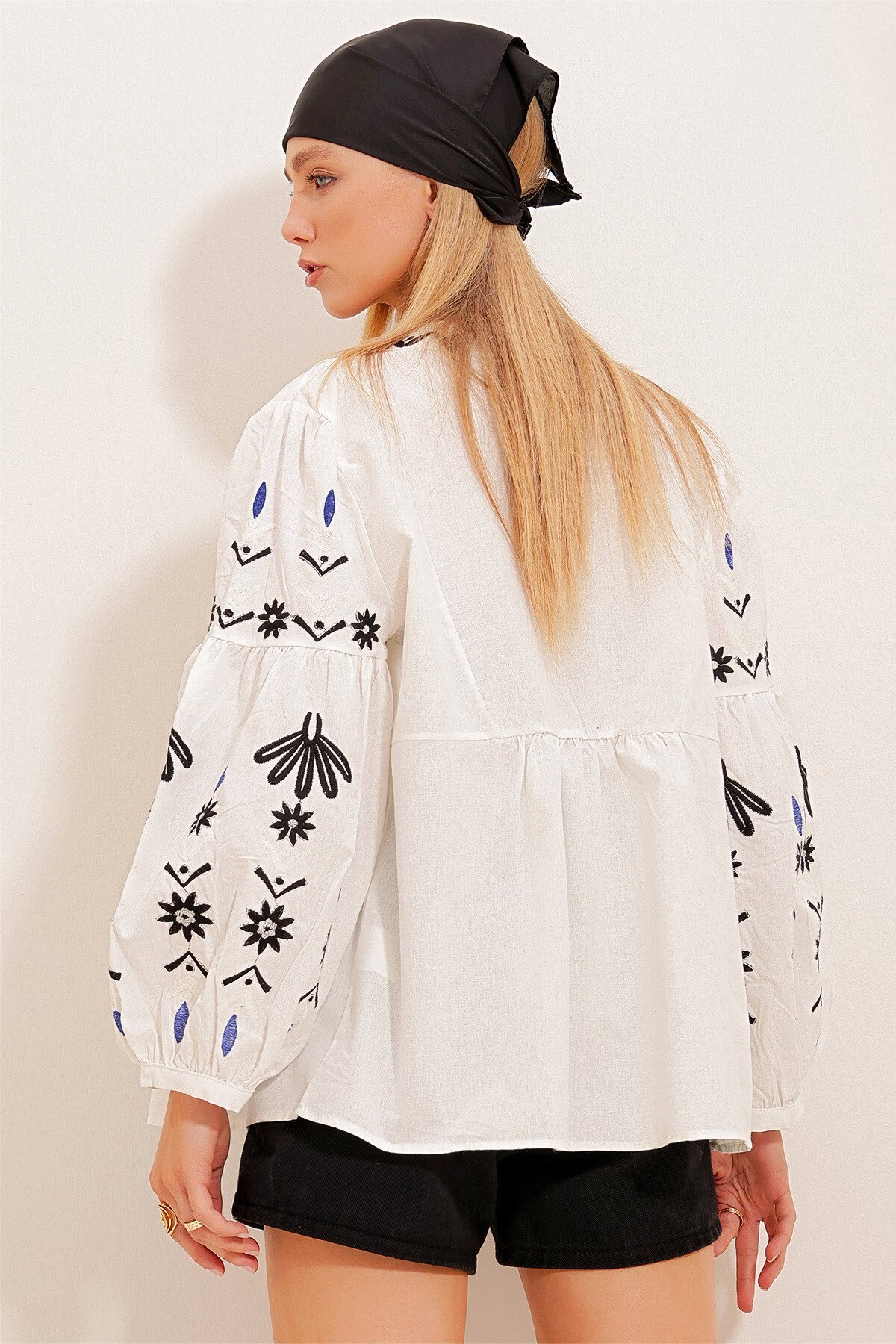 Vanilya Balon Kol Nakışlı Ceket