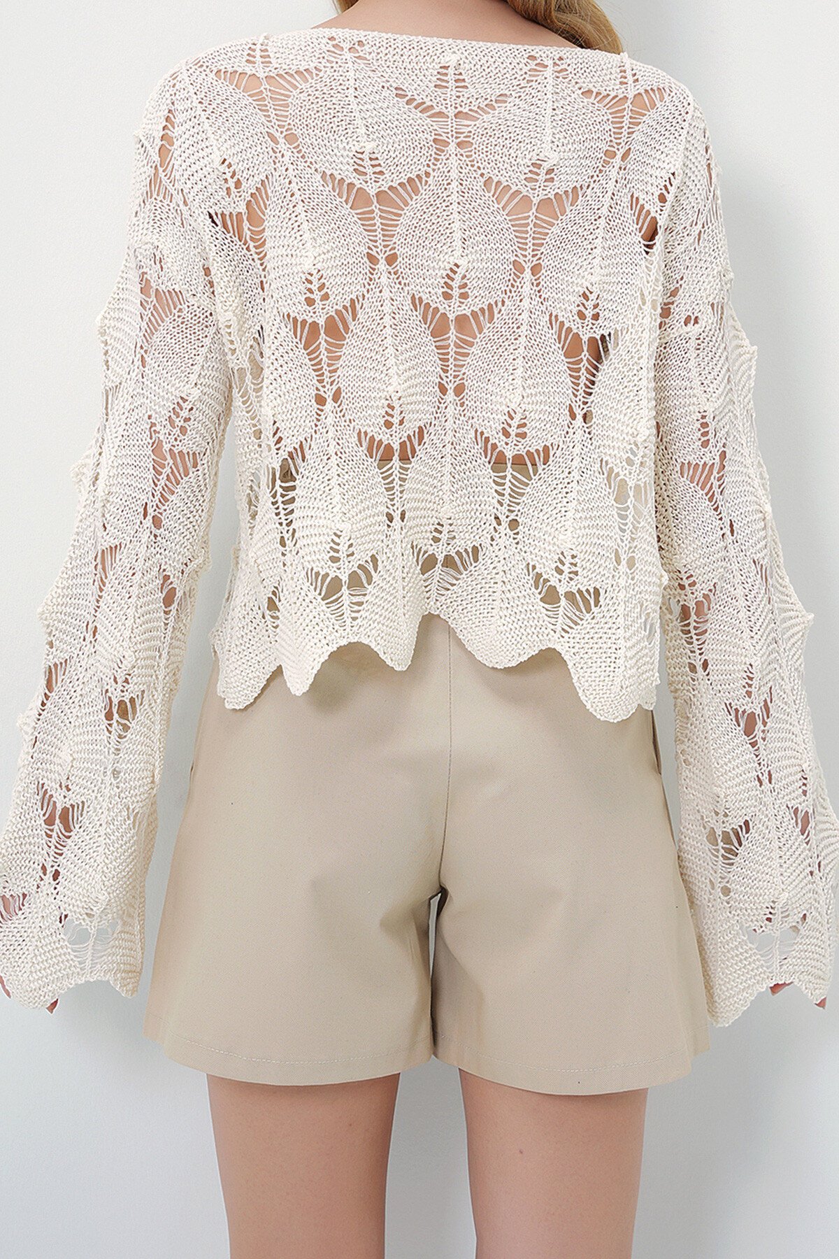 Vanilya Kare Yaka Motifli Delik Ajurlu Triko Bluz