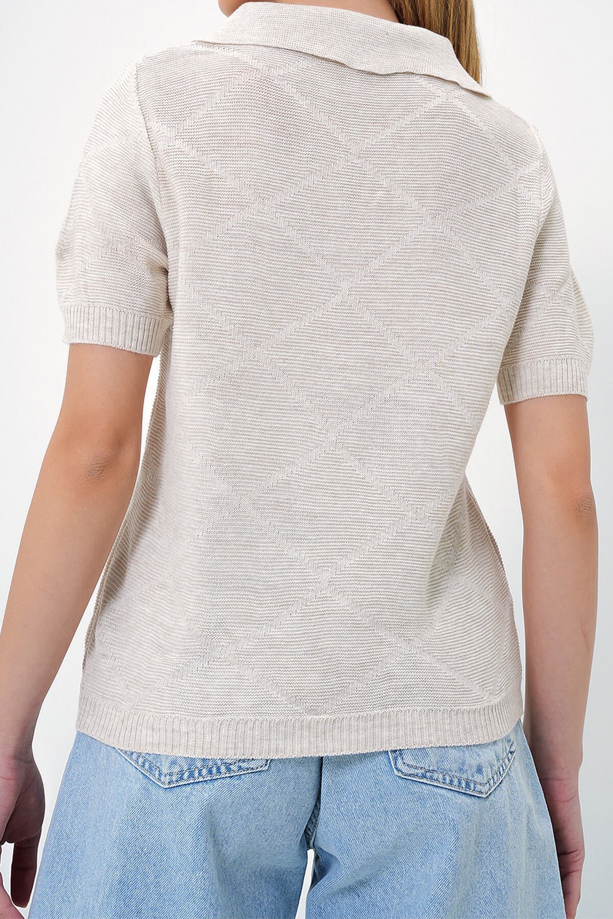 Vanilya Polo Yaka Kısa Kol Kendinden Desenli Triko Bluz