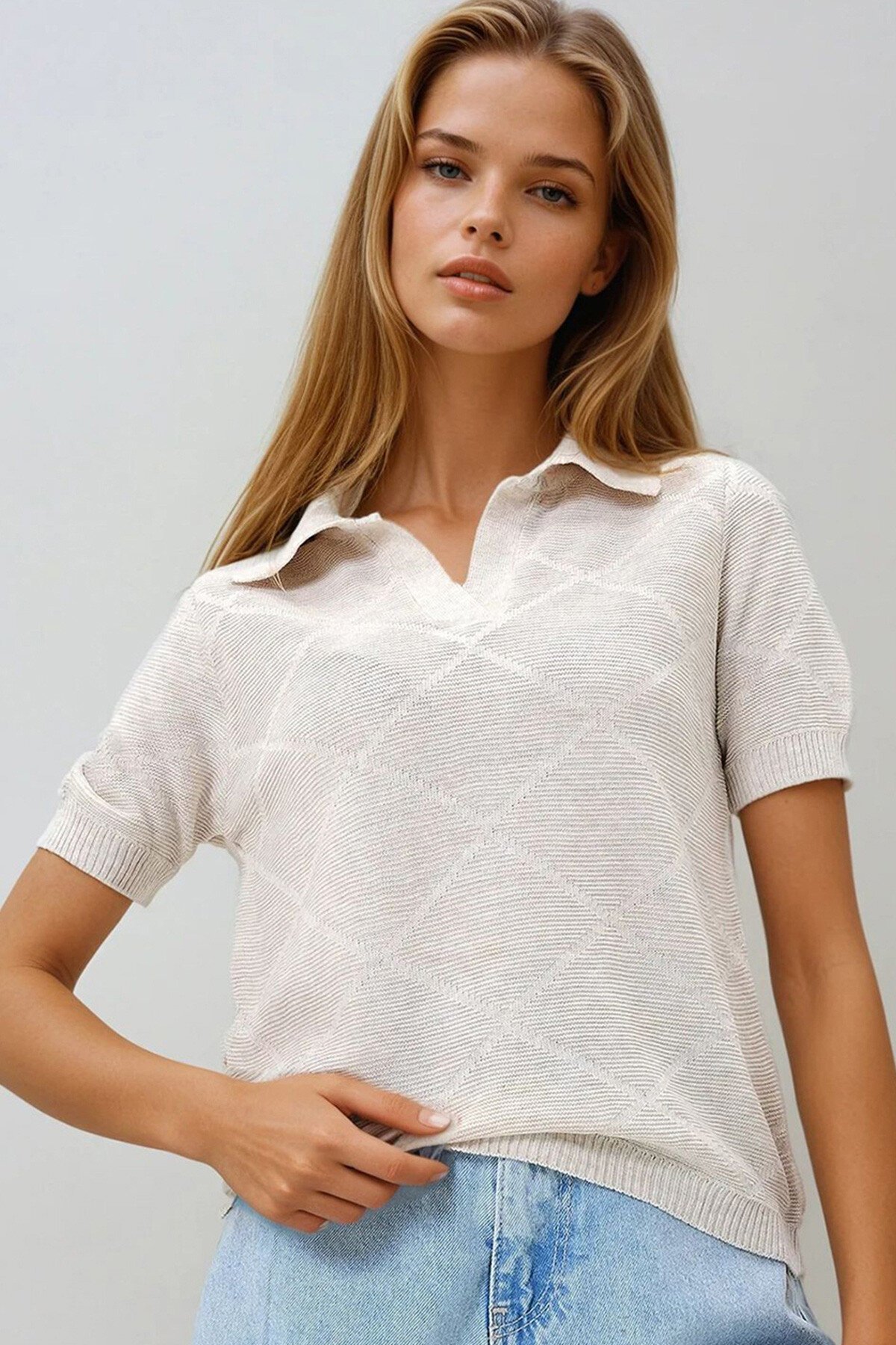 Vanilya Polo Yaka Kısa Kol Kendinden Desenli Triko Bluz
