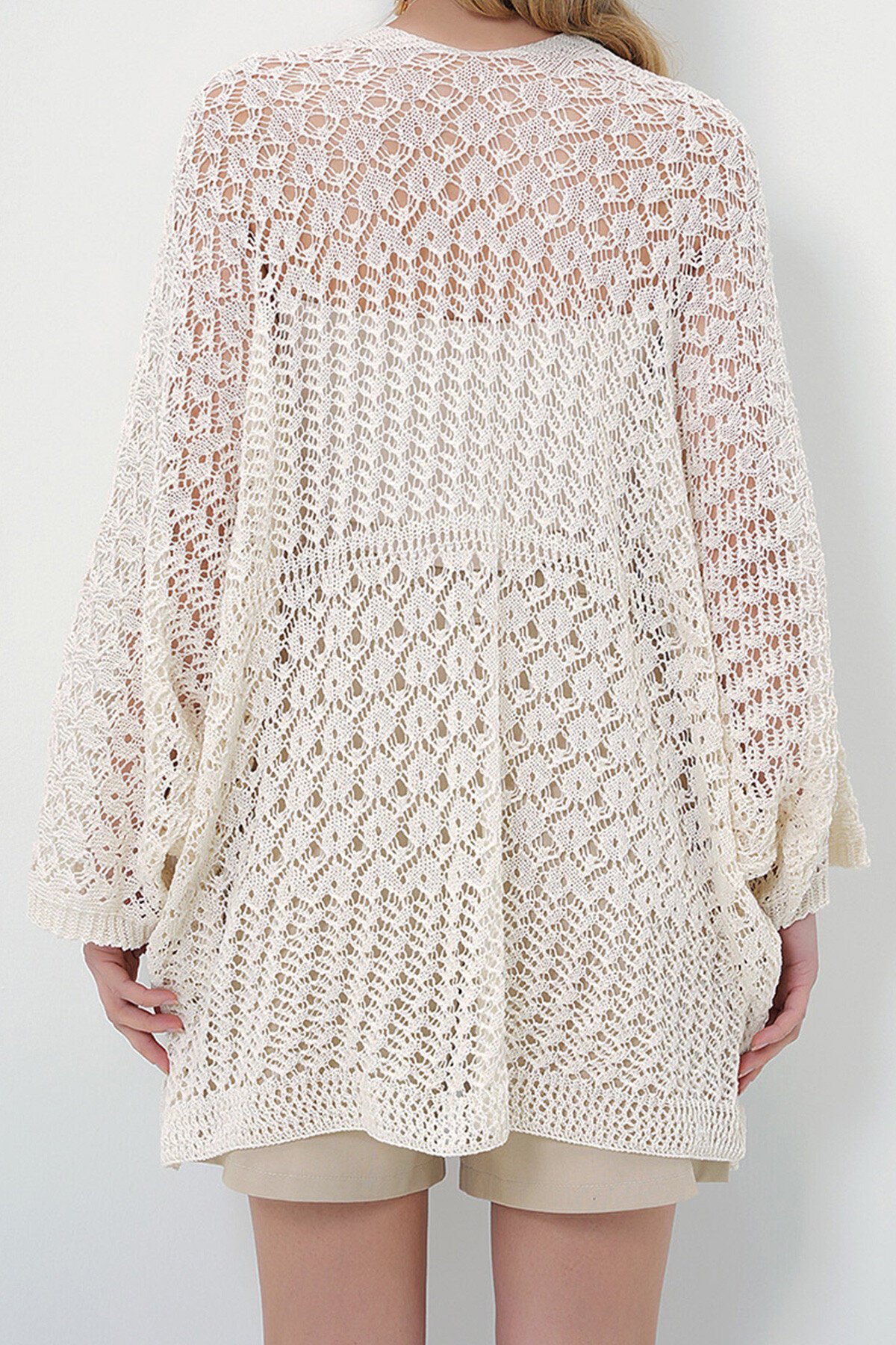 Vanilya Püskül Detaylı Ajurlu Oversize Hırka