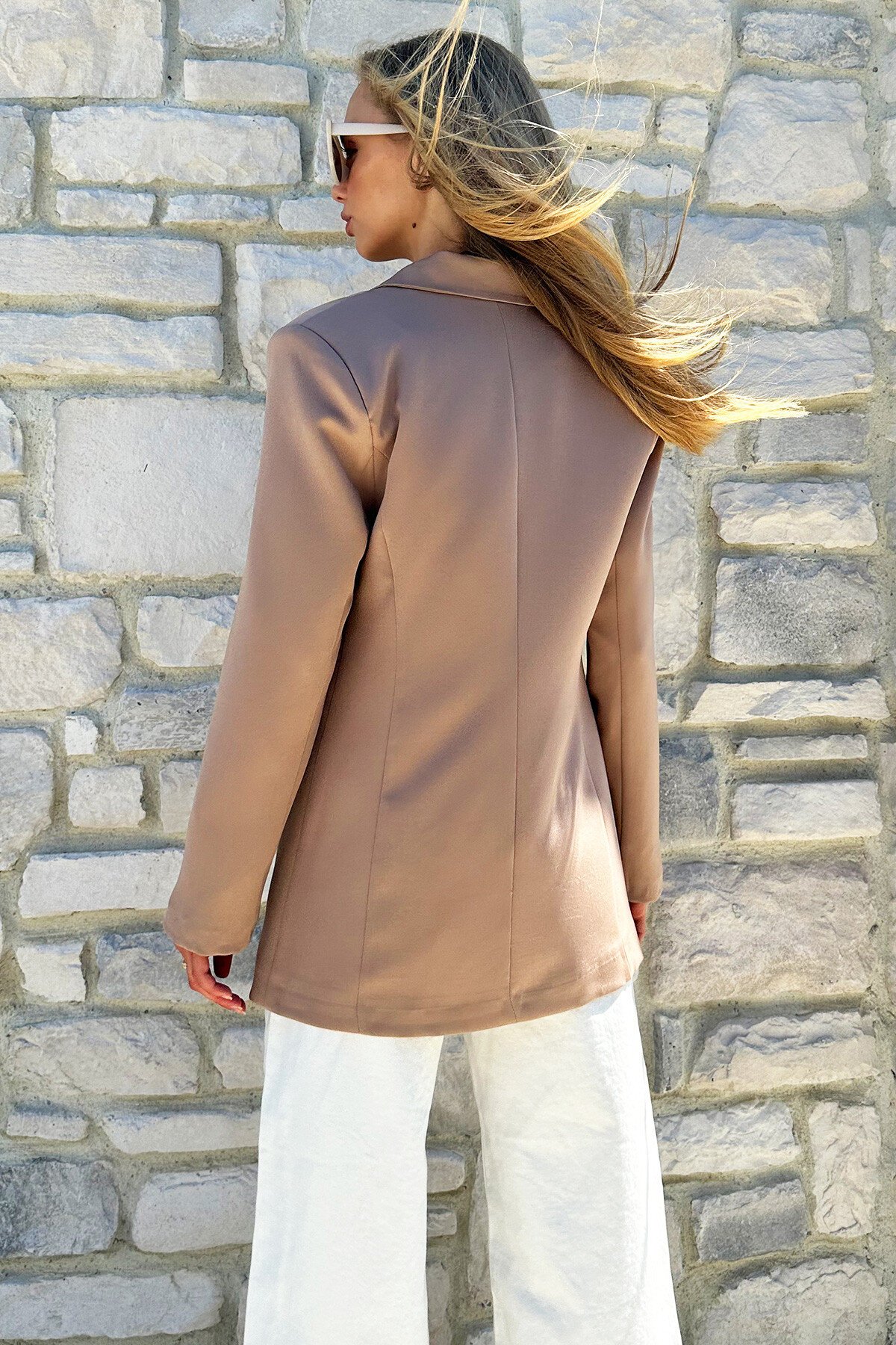 Vizon Cep Ve Düğme Detaylı Omuzları Vatkalı Blazer Ceket