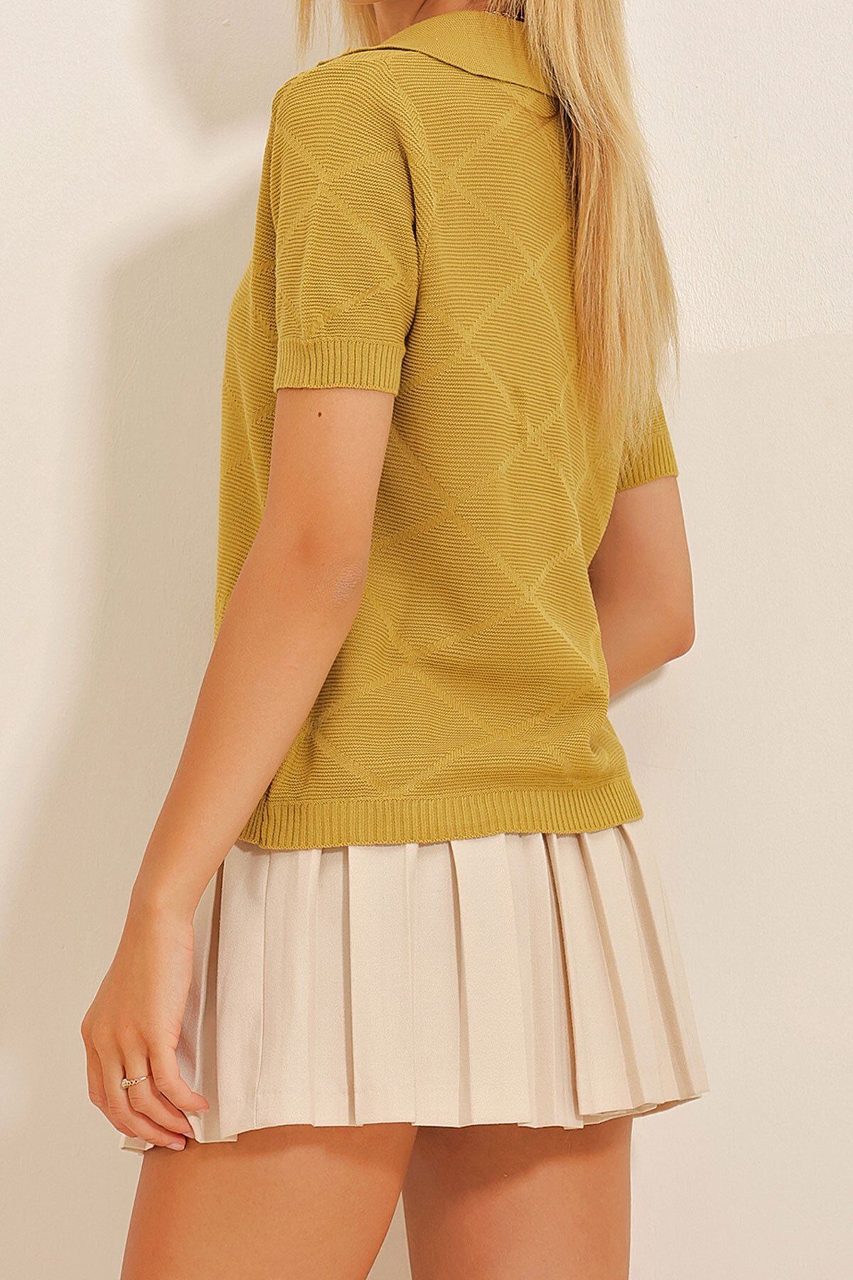 Yağ Yeşili Polo Yaka Kısa Kol Kendinden Desenli Triko Bluz