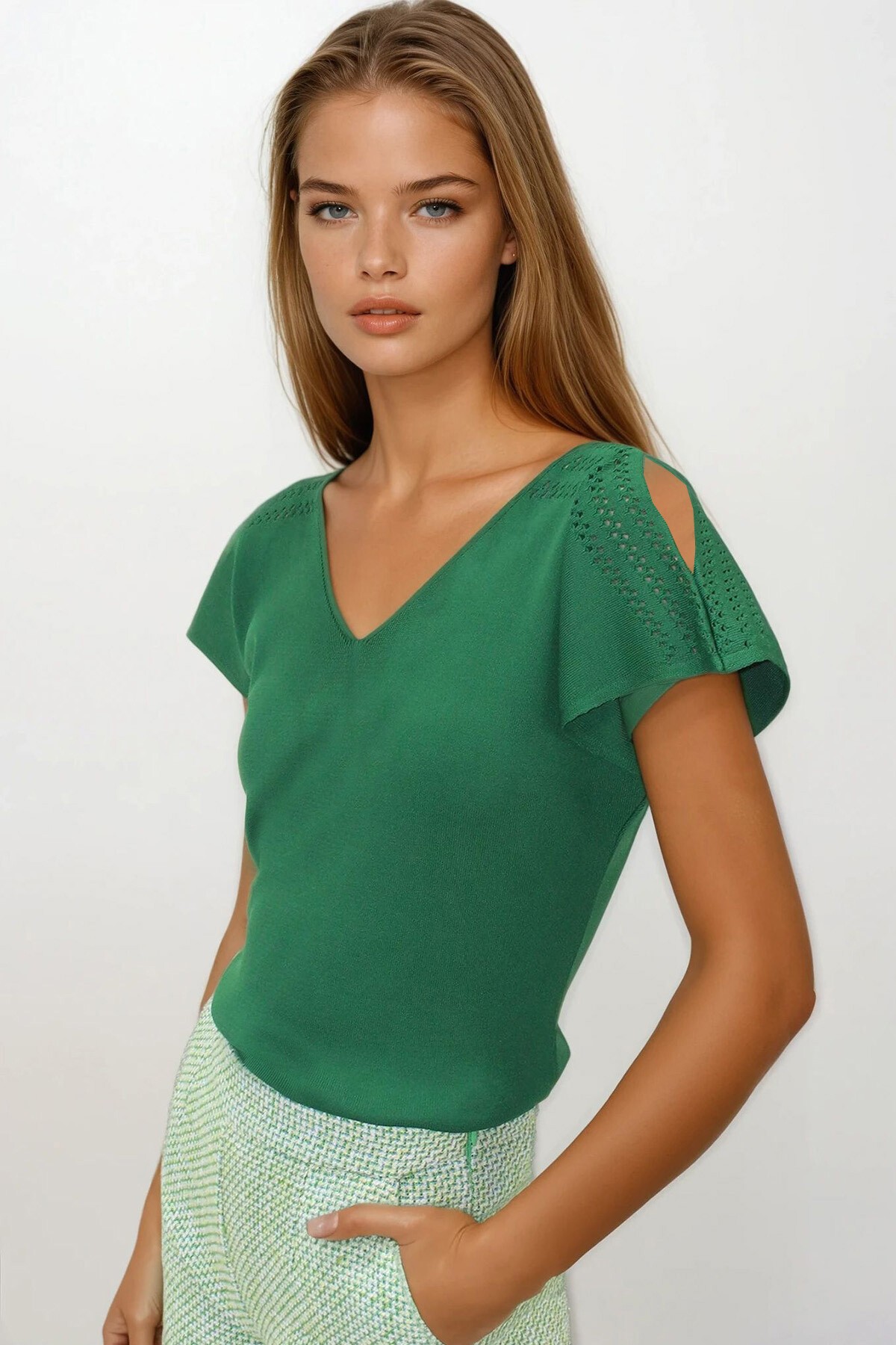Yeşil Ajurlu Kolları Yırtmaç Detaylı Triko Bluz