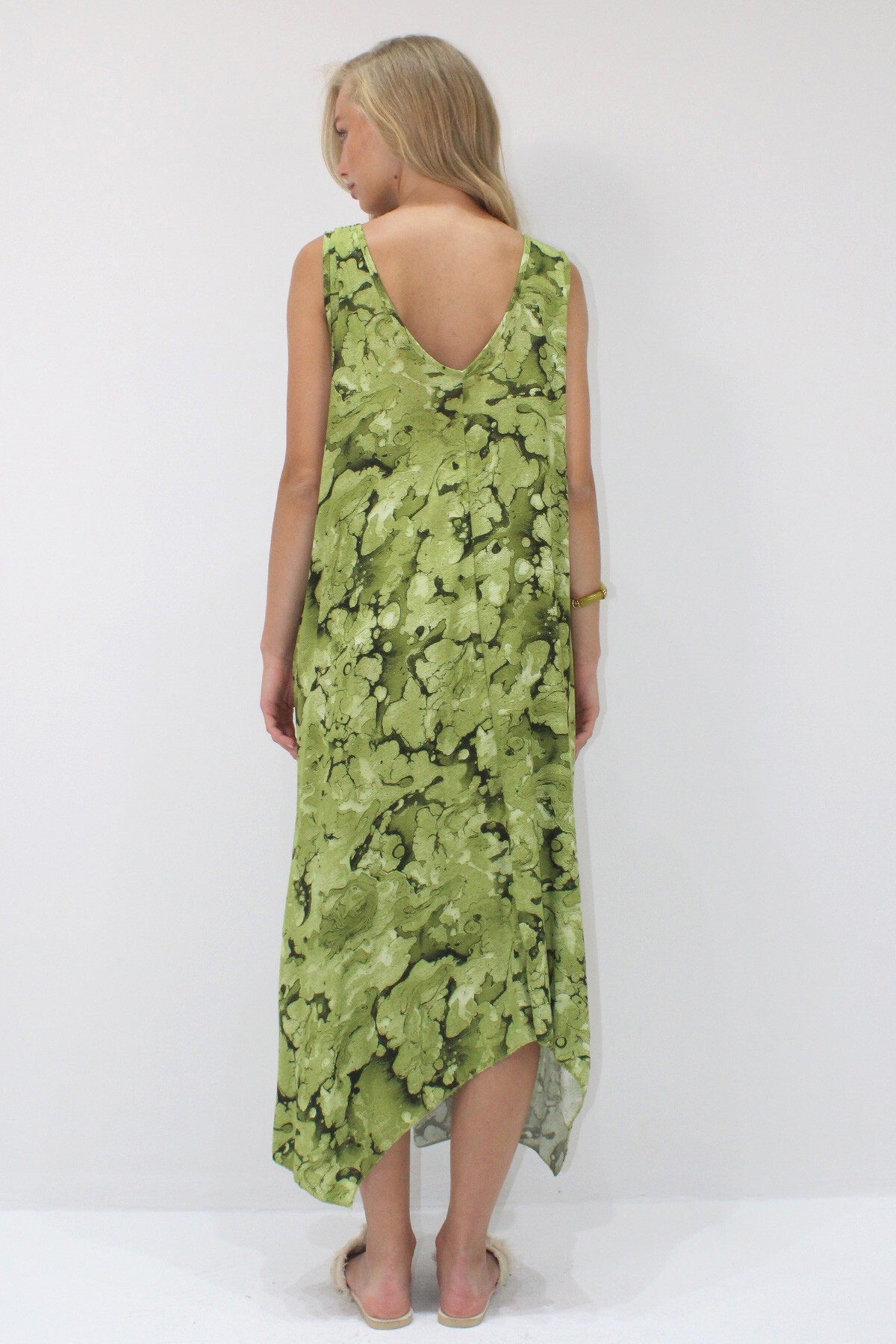 Yeşil Asimetrik Kesim Askılı Halka Detaylı Rahat Kalıp Dokuma Viskon Elbise