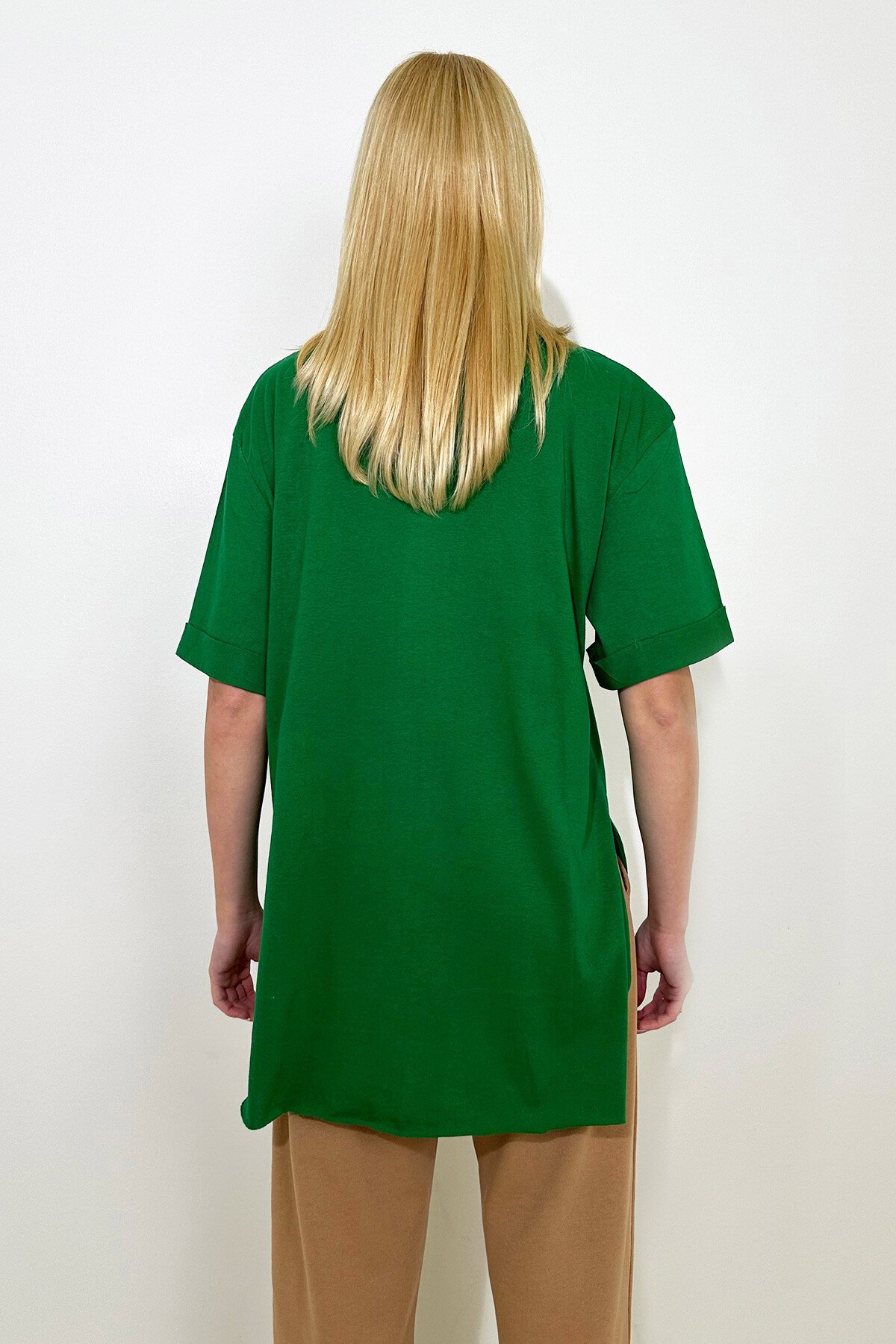 Yeşil Bisiklet Yaka Tek Cepli Zürafa Nakış İşlemeli Duble Kol Lazer Kesim Oversize T Shirt