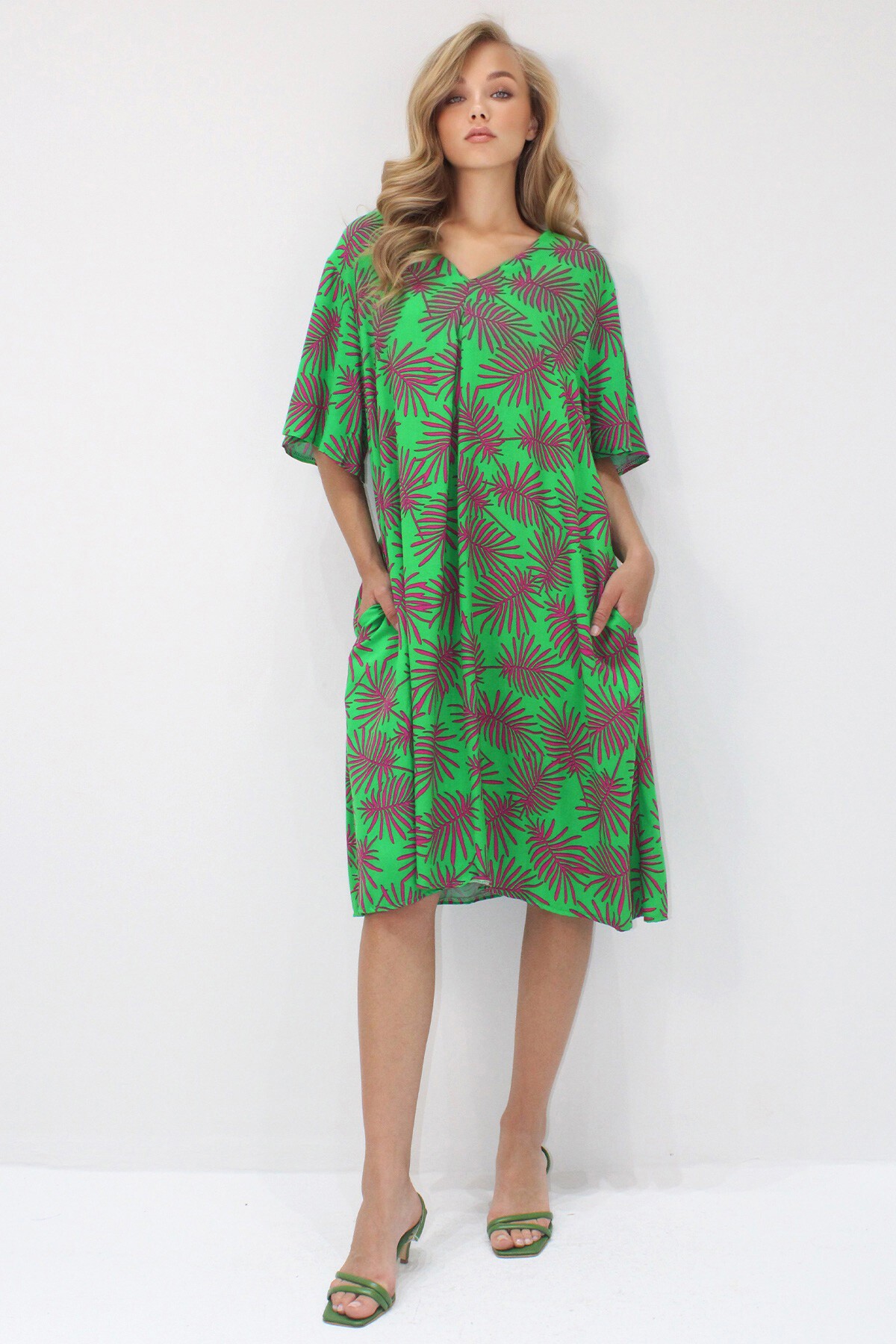 Yeşil Polo Yaka Kısa Kol Desenli Çift Cepli Dokuma Viskon Elbise