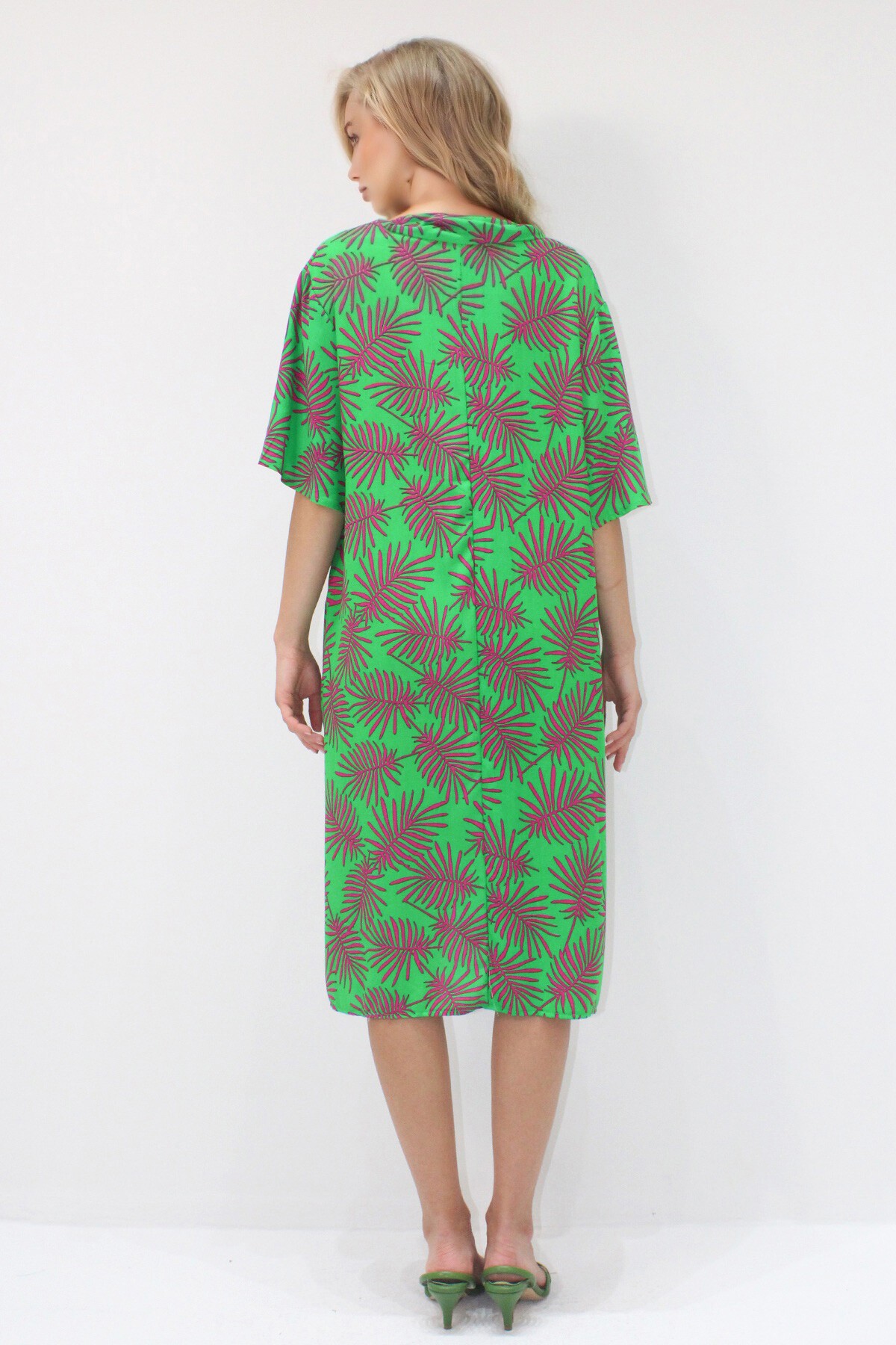 Yeşil Polo Yaka Kısa Kol Desenli Çift Cepli Dokuma Viskon Elbise