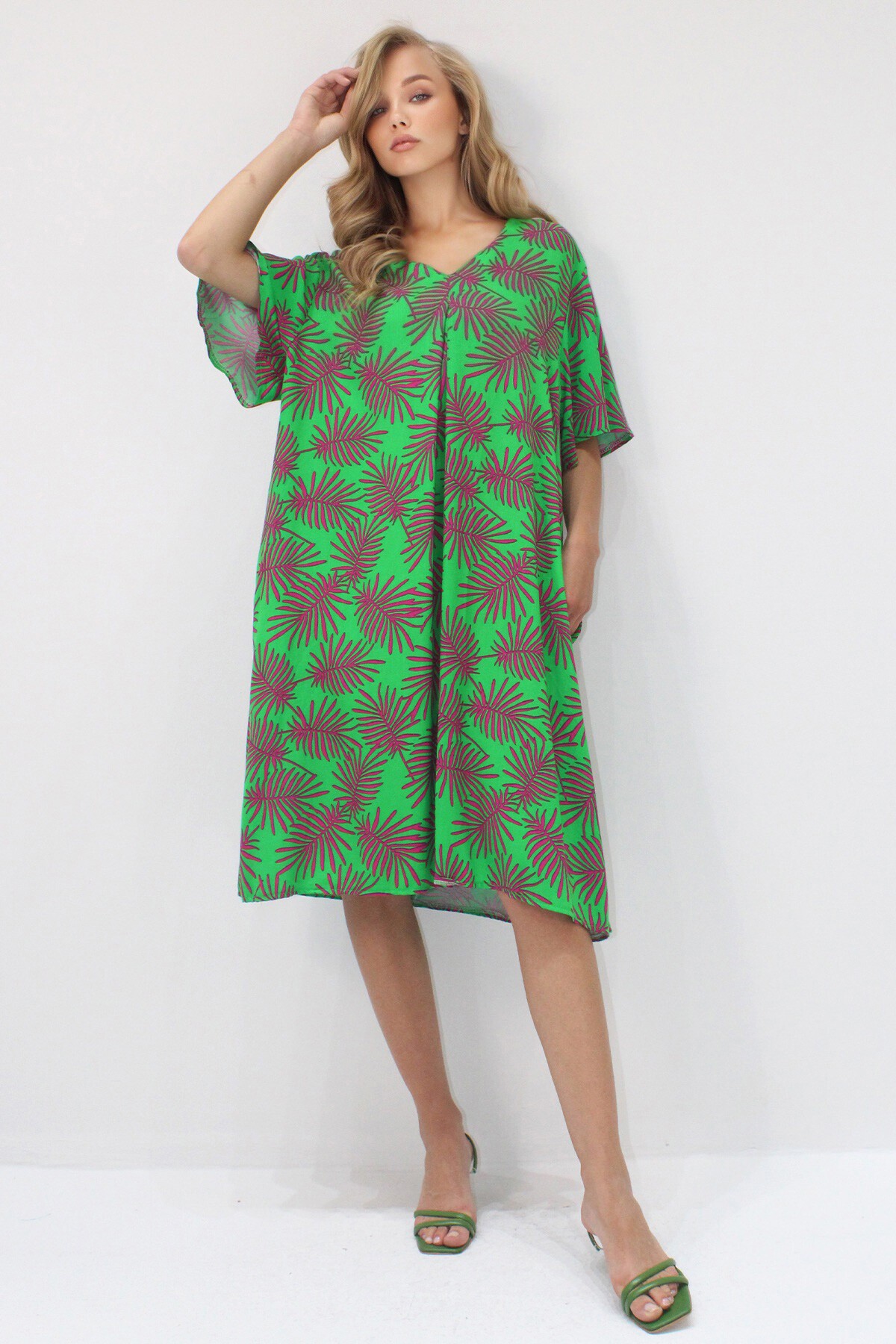 Yeşil Polo Yaka Kısa Kol Desenli Çift Cepli Dokuma Viskon Elbise