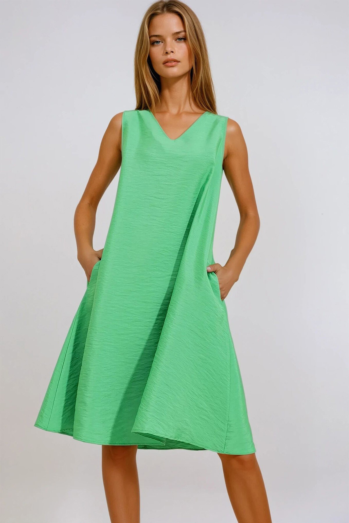 Yeşil V Yaka Çift Cepli Aerobin Dokuma Elbise