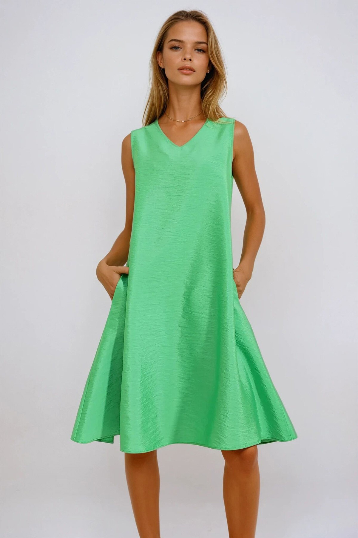 Yeşil V Yaka Çift Cepli Aerobin Dokuma Elbise