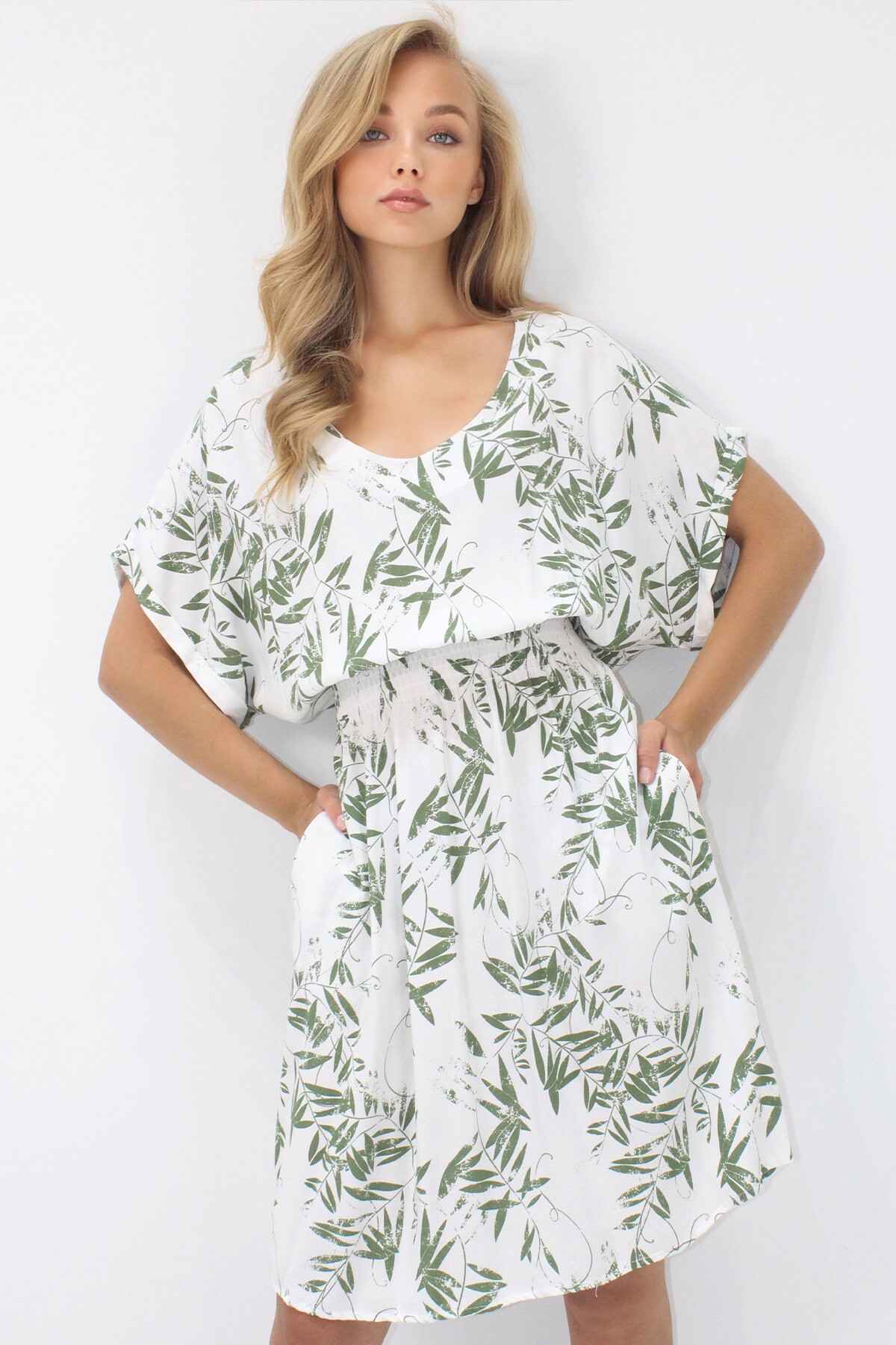 Yeşil V Yaka Çift Cepli Desenli Beli Gipeli Dokuma Viskon Elbise