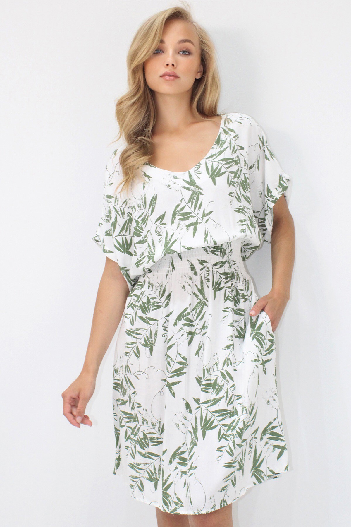 Yeşil V Yaka Çift Cepli Desenli Beli Gipeli Dokuma Viskon Elbise