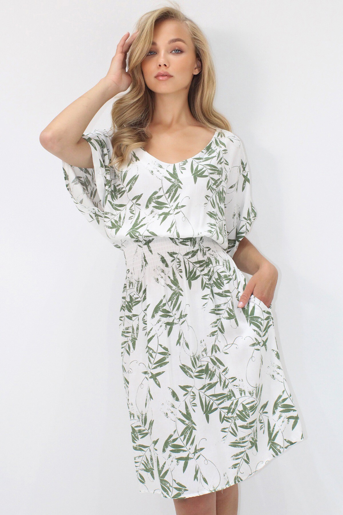 Yeşil V Yaka Çift Cepli Desenli Beli Gipeli Dokuma Viskon Elbise