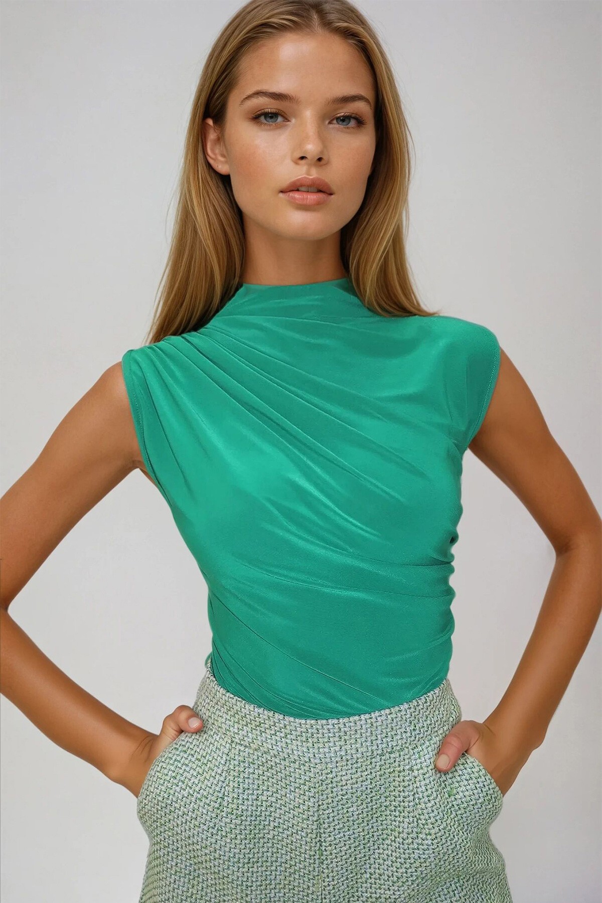 Zümrüt Yeşili Dik Yaka Omuz Drapeli Kolsuz Sandy Bluz