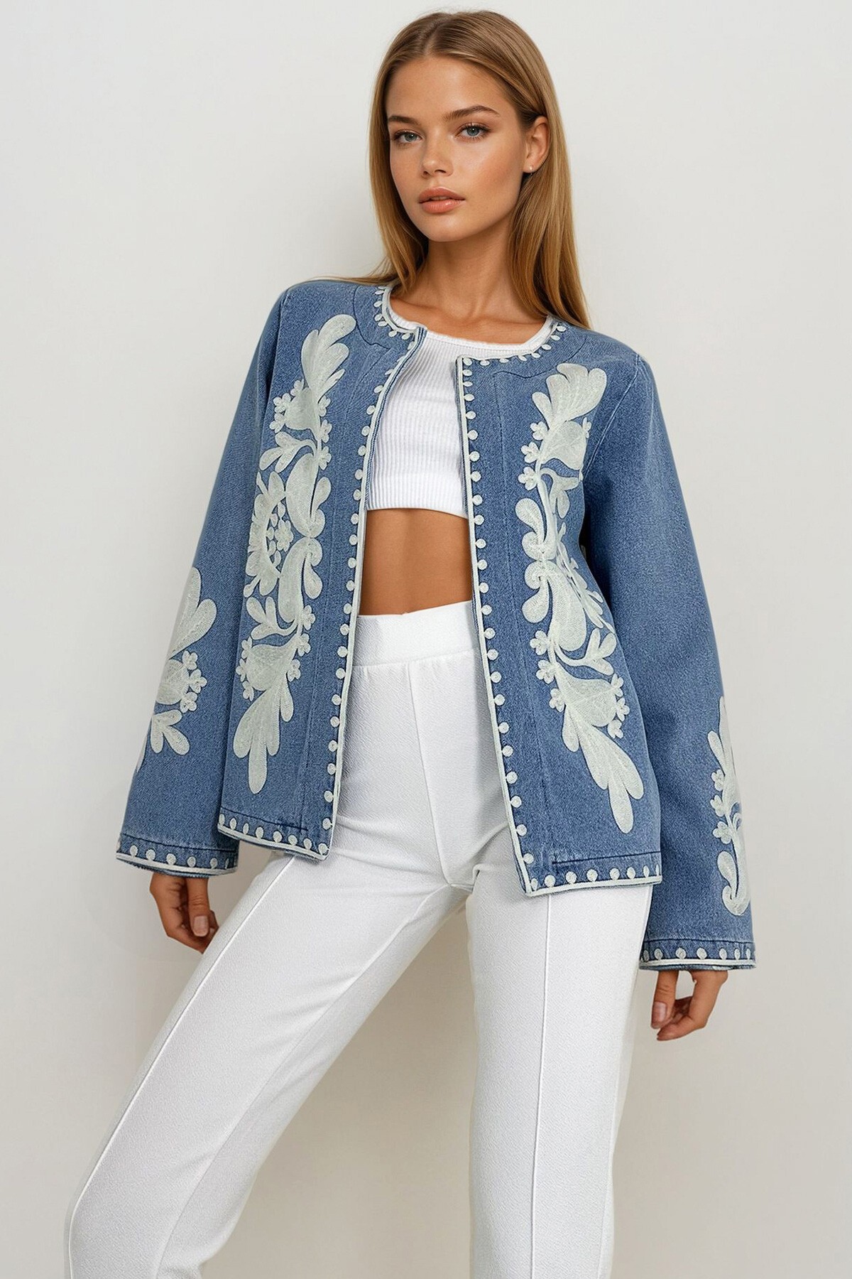 Açık Mavi Nakışlı Denim Ceket