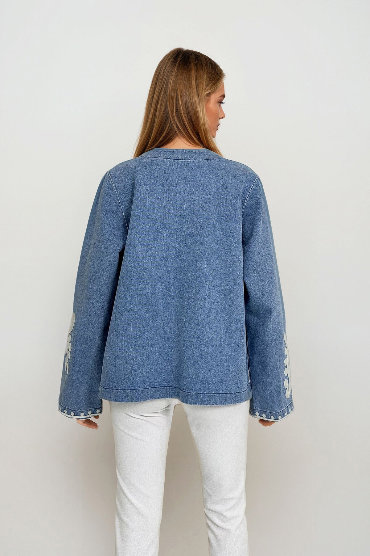 Açık Mavi Nakışlı Denim Ceket