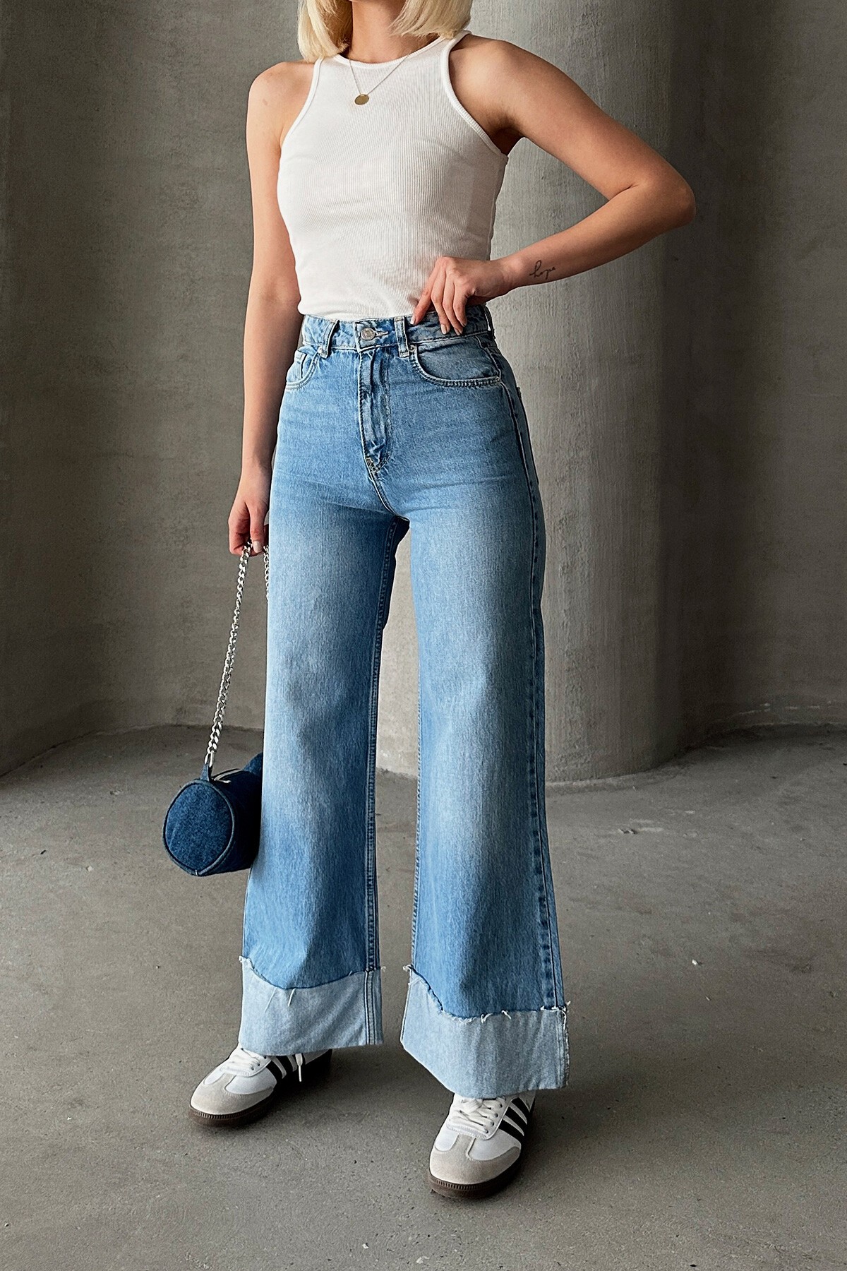Açık Mavi Paçası Yamalı Yüksek Bel Beş Cepli Palazzo Jean