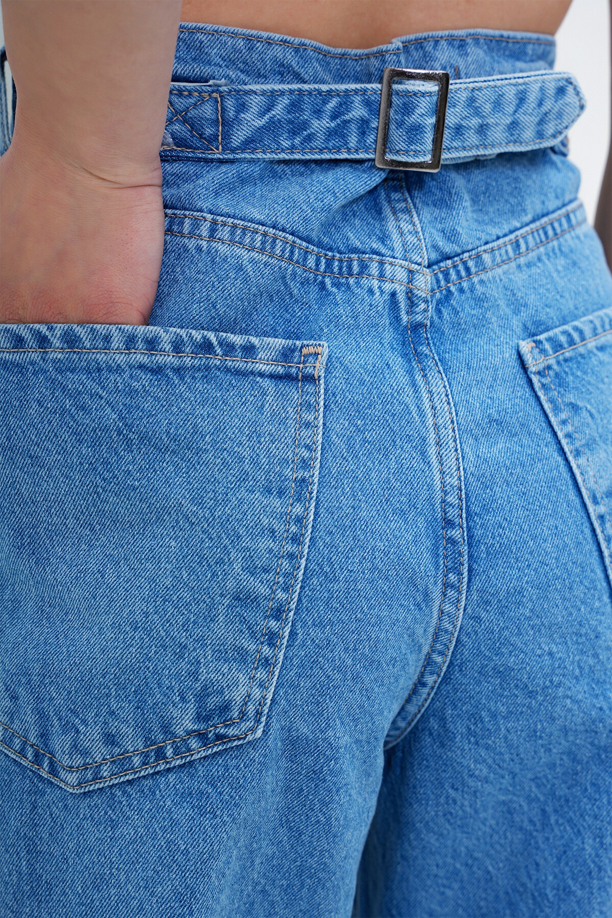 Açık Mavi Yüksek Bel Eskitmeli Kemer Detaylı Premium Baggy Pantolon