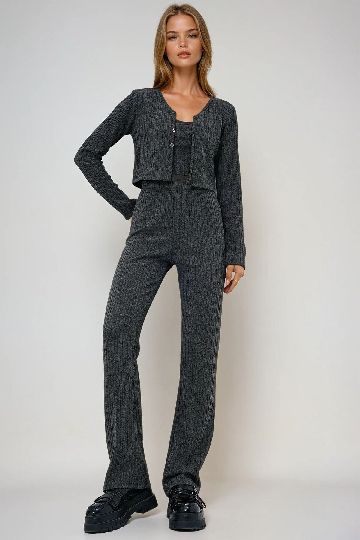 Antrasit Pamuklu İp Askılı Bustiyer V Yaka Crop Hırka Ve Palazzo Pantolon Takım