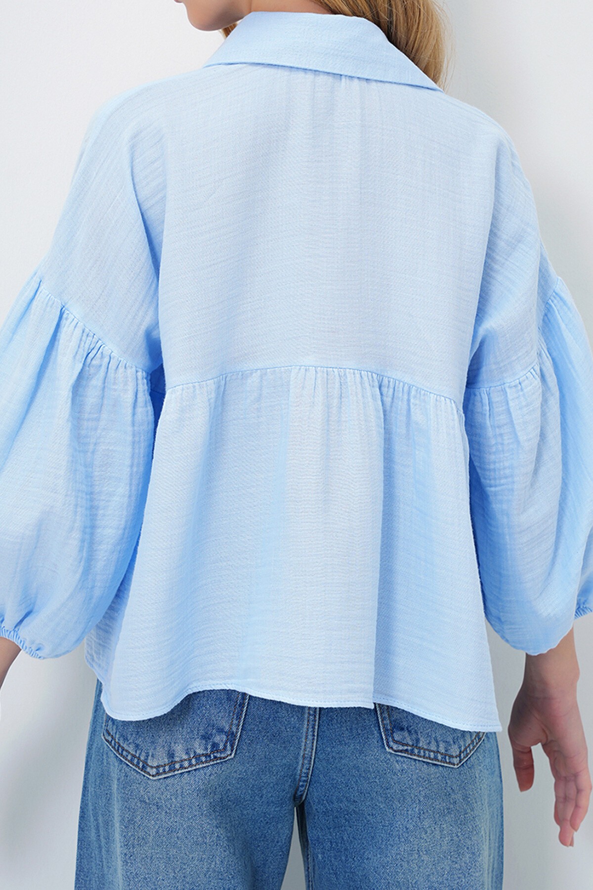 Bebe Mavi Balon Kol Lastikli Eteği Volanlı Keten Gömlek