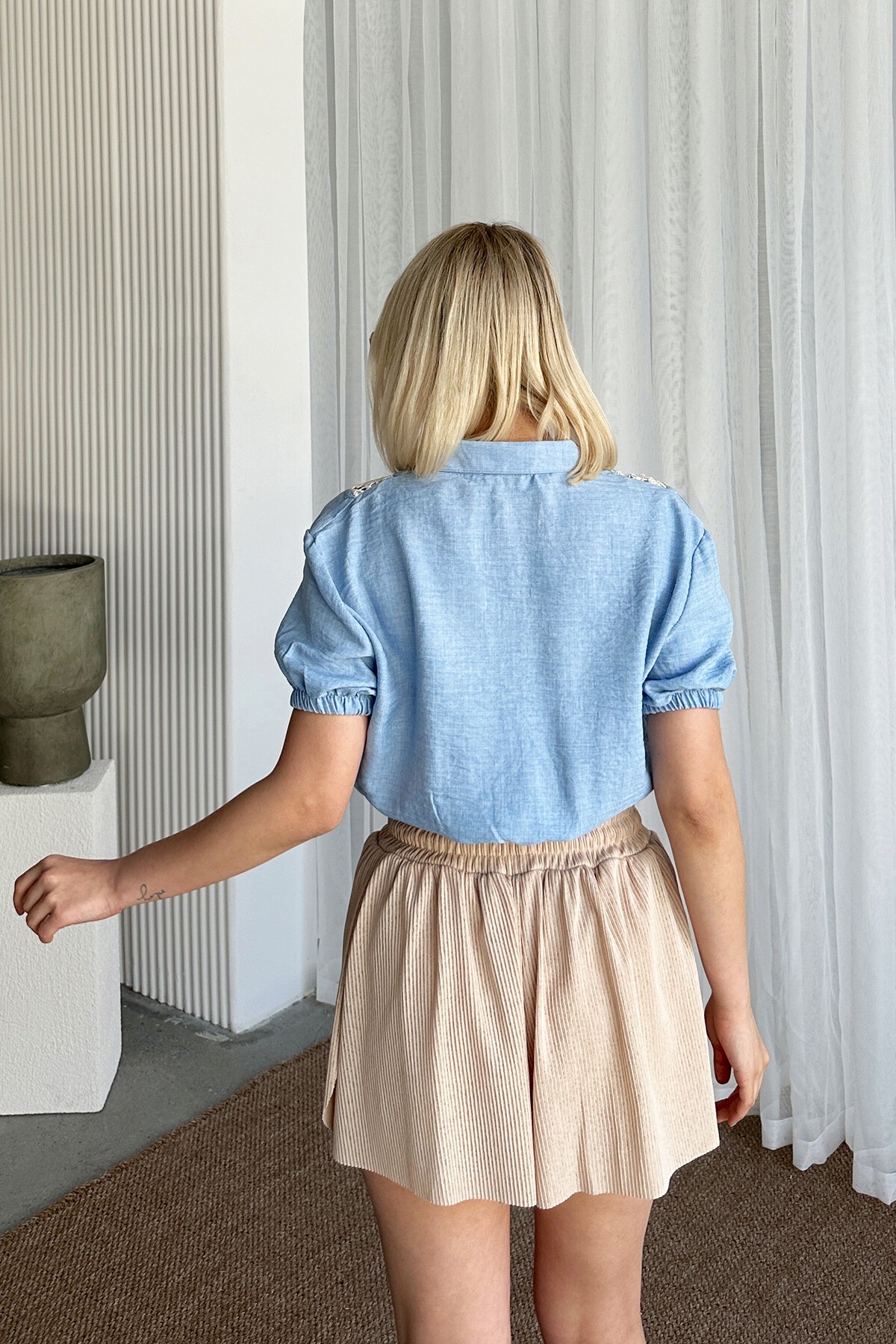 Bebe Mavi Kroşeta Detaylı Keten Crop Gömlek