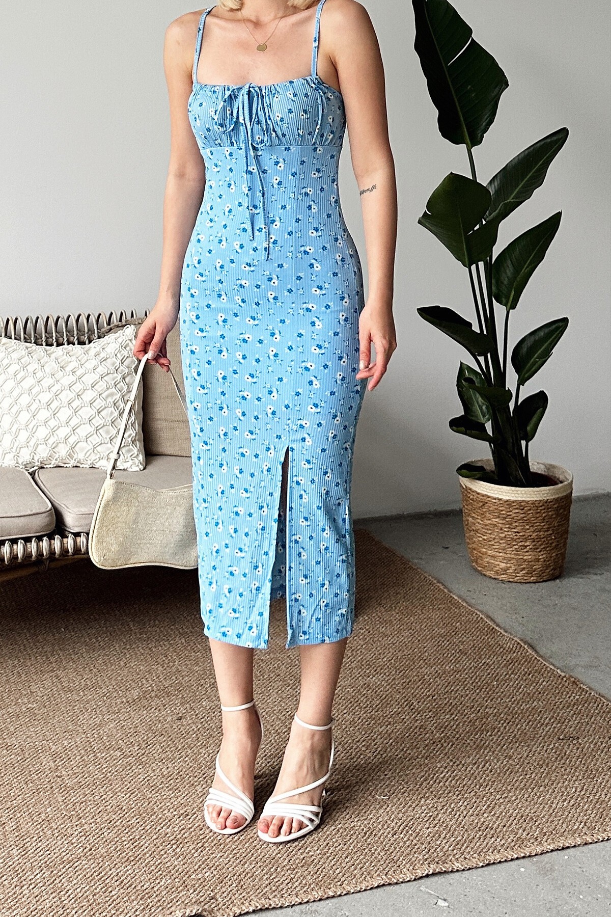 Bebemavi Ayarlanabilir İnce Askılı Yanı Yırtmaçlı Çiçek Desenli Elbise