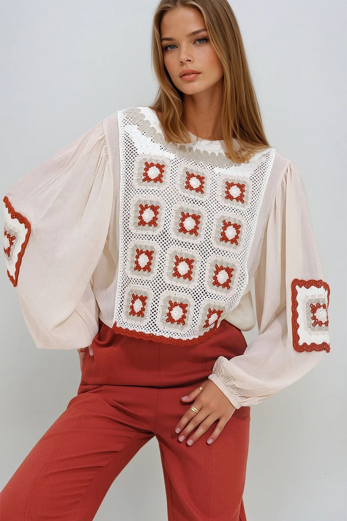 Bej Bisiklet Yaka Kolları Dokuma Motifli Kroşatalı Örgü Bluz