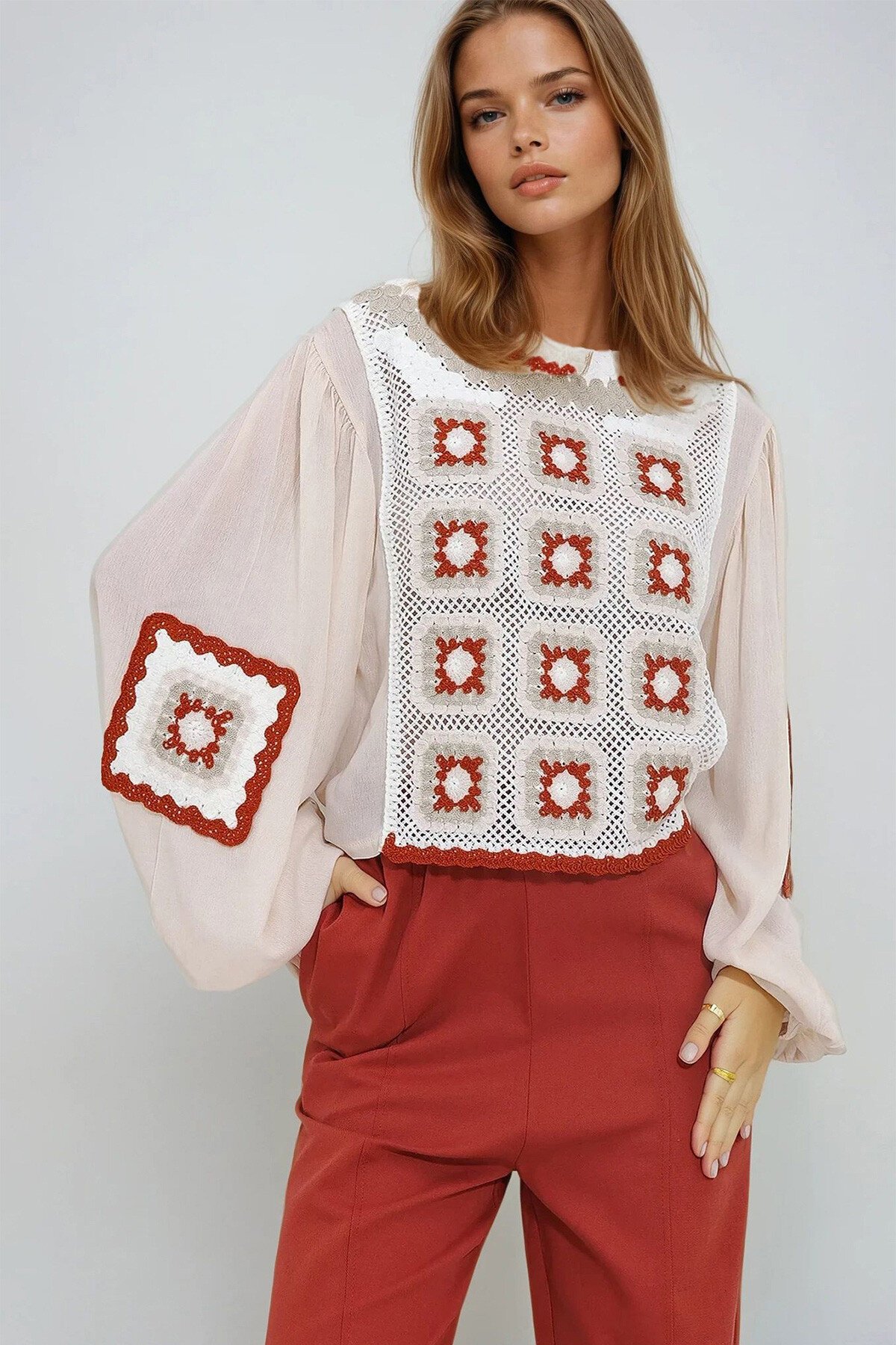 Bej Bisiklet Yaka Kolları Dokuma Motifli Kroşatalı Örgü Bluz