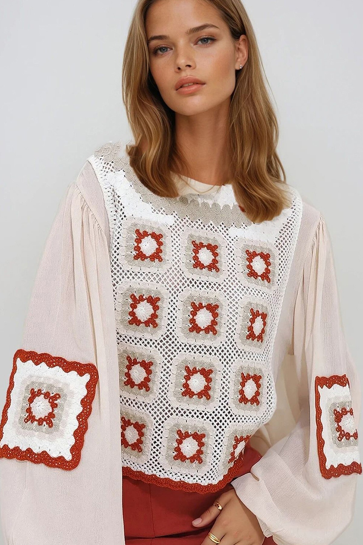 Bej Bisiklet Yaka Kolları Dokuma Motifli Kroşatalı Örgü Bluz