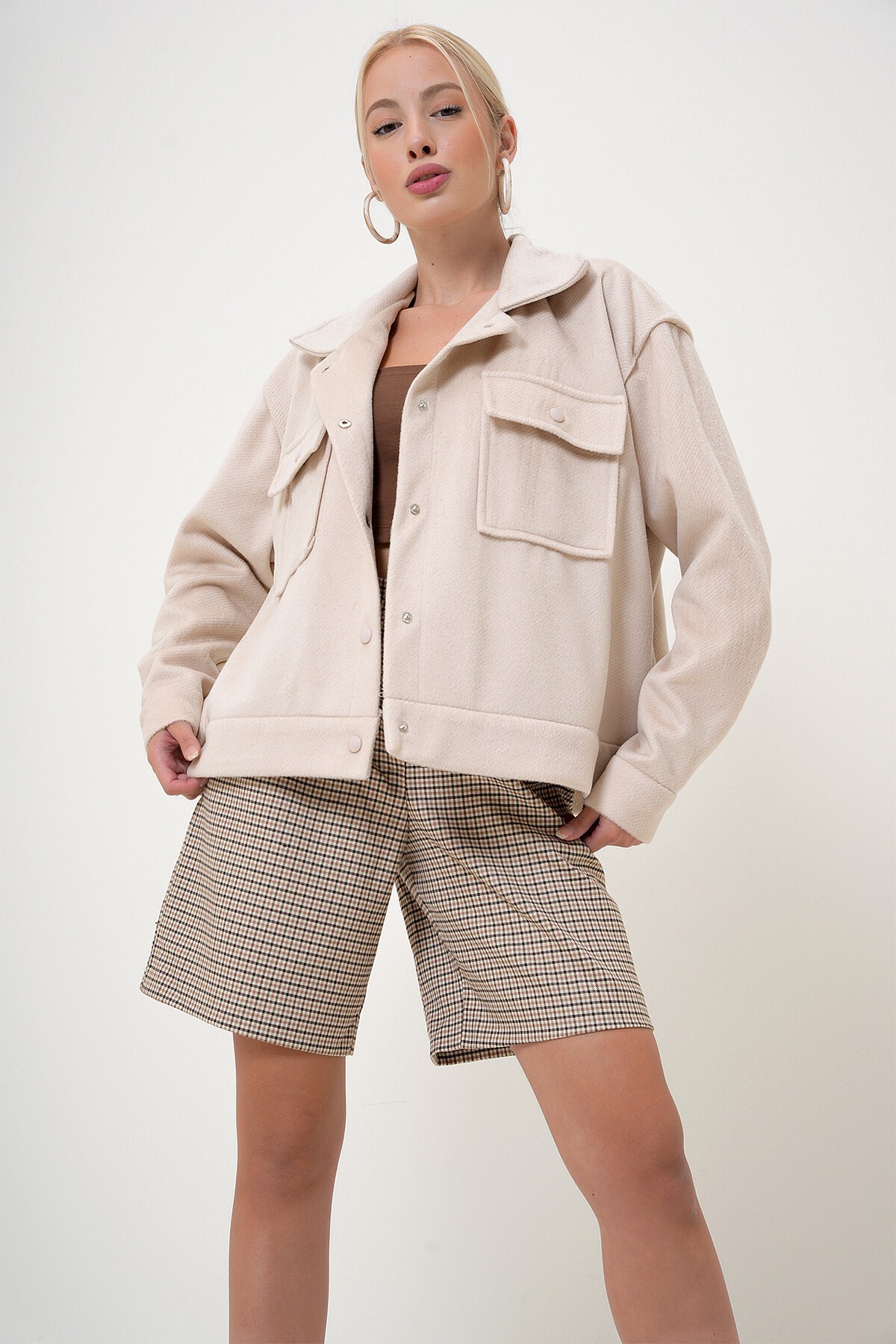 Bej Çift Cepli Çıt Çıt Kapamalı Kaşmir Mont