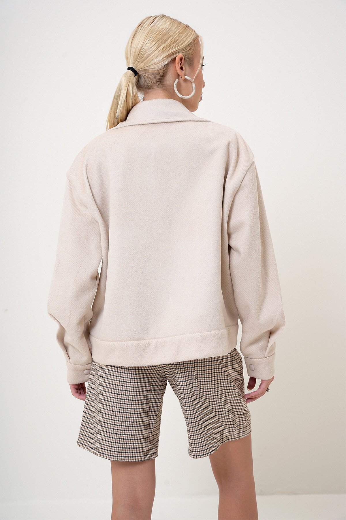 Bej Çift Cepli Çıt Çıt Kapamalı Kaşmir Mont