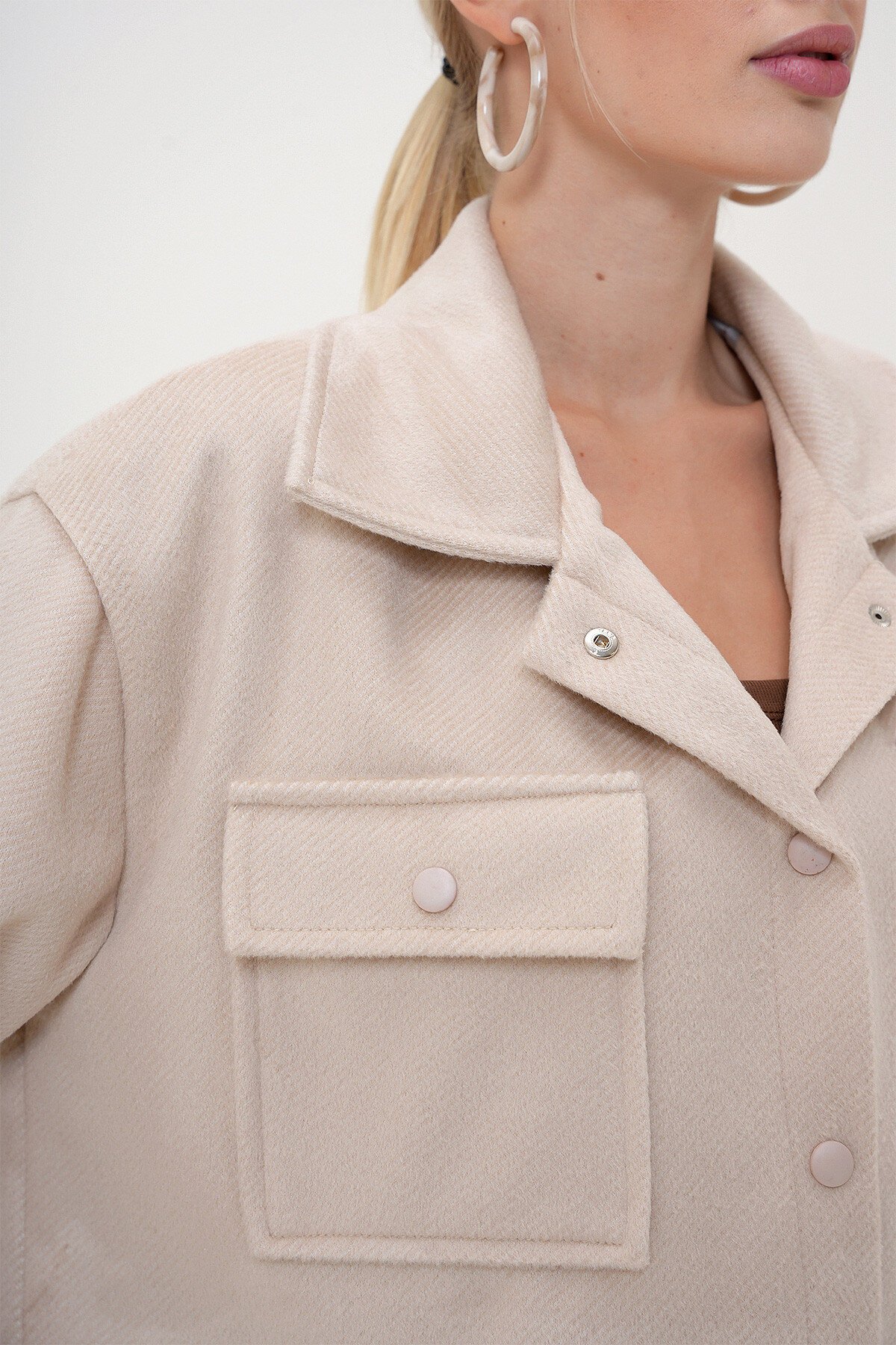 Bej Çift Cepli Çıt Çıt Kapamalı Kaşmir Mont