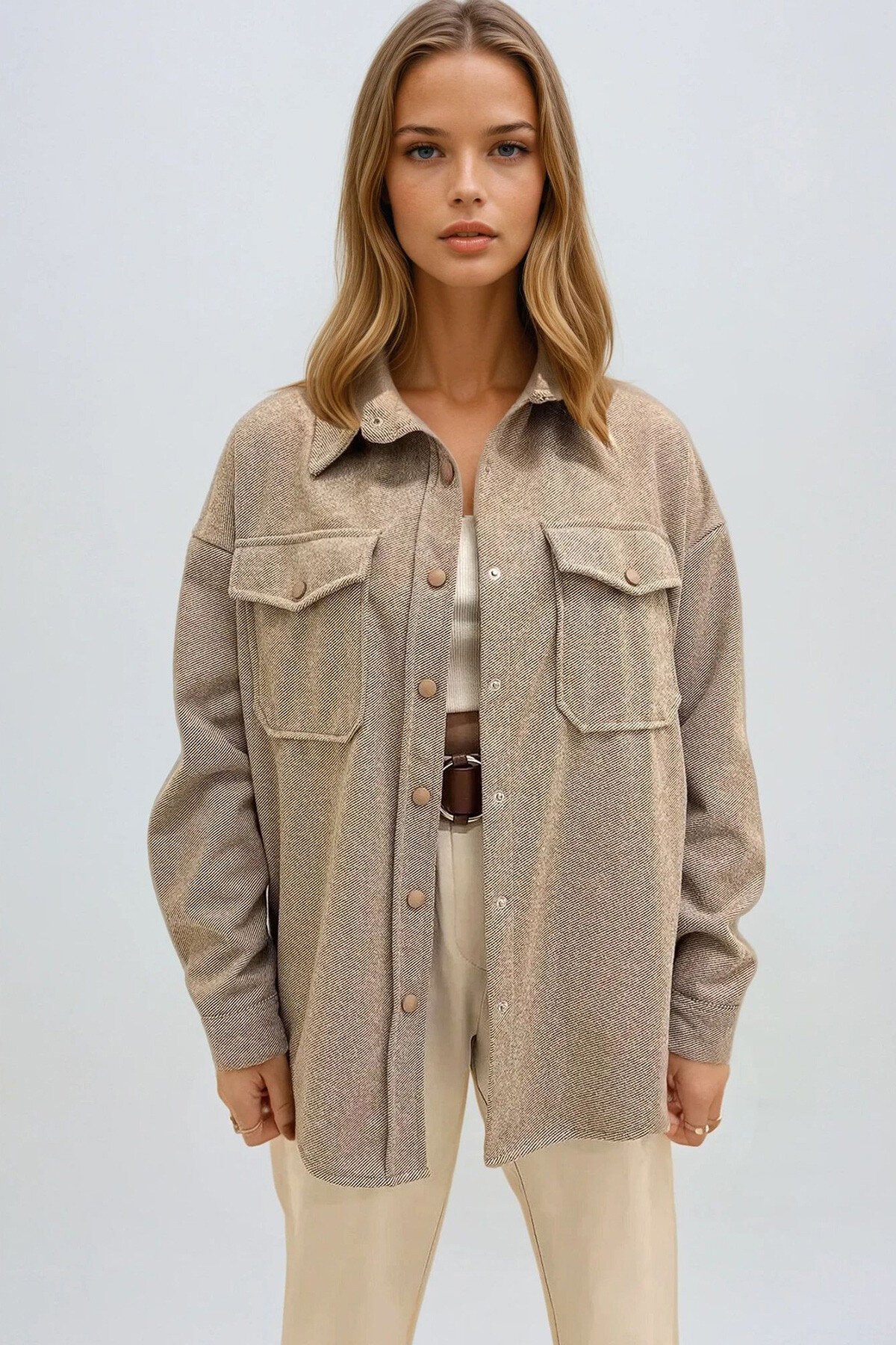 Bej Çift Cepli Çıt Çıt Kapamalı Oversize Ceket